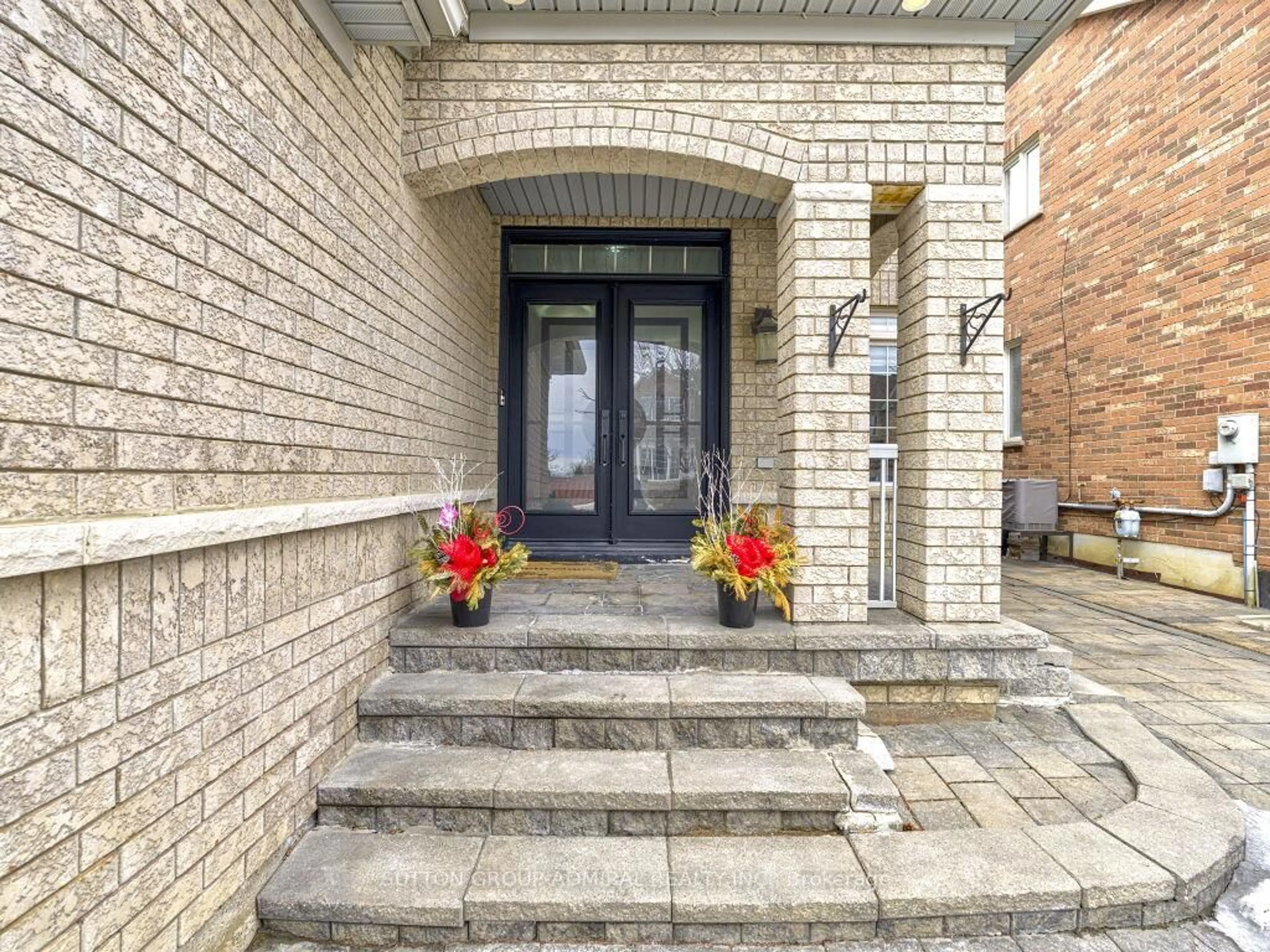 Indoor entryway for 14 Maple Valley St, Brampton Ontario L6P 2E7