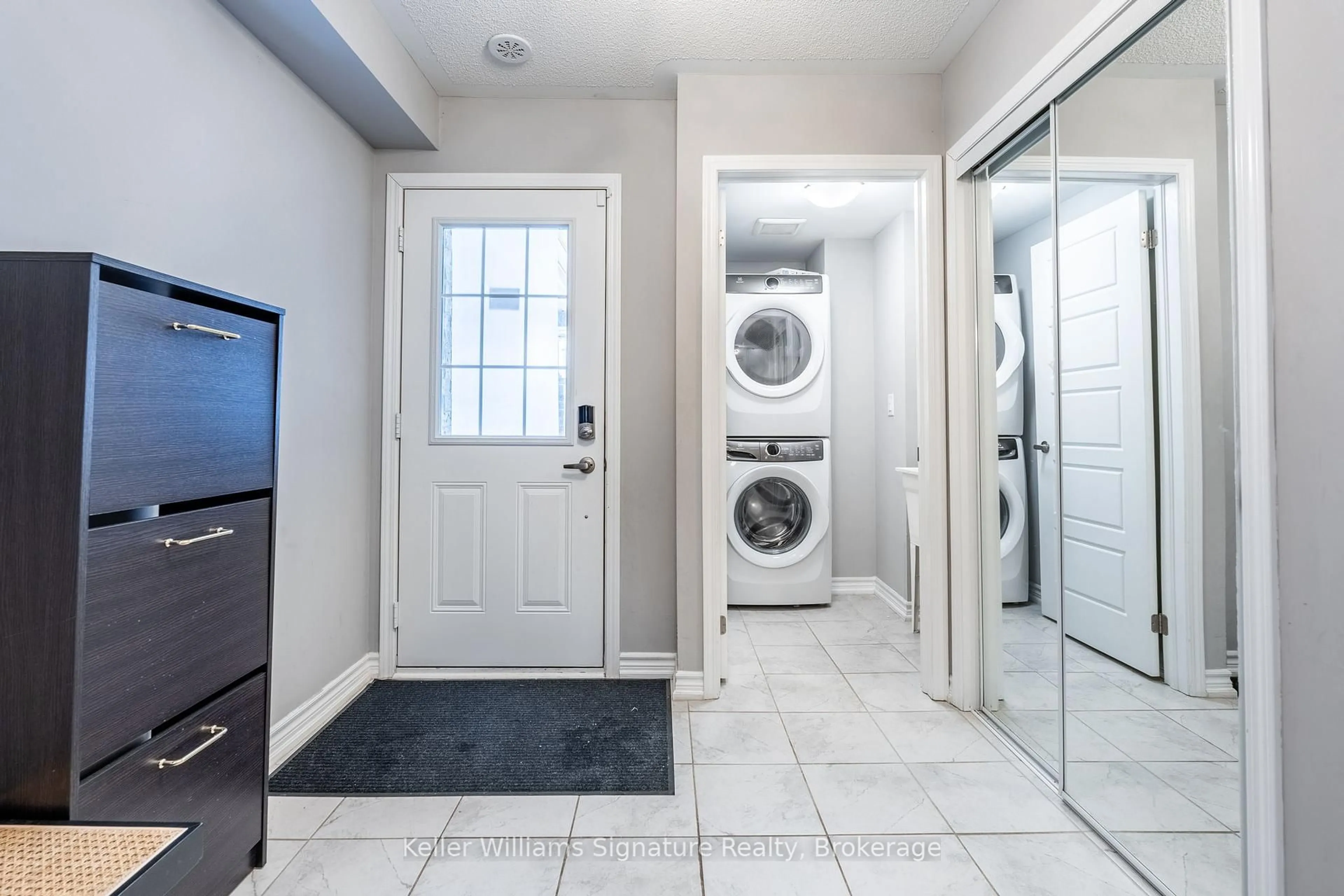 Laundry room for 1222 Rose Way #14, Milton Ontario L9E 1P2