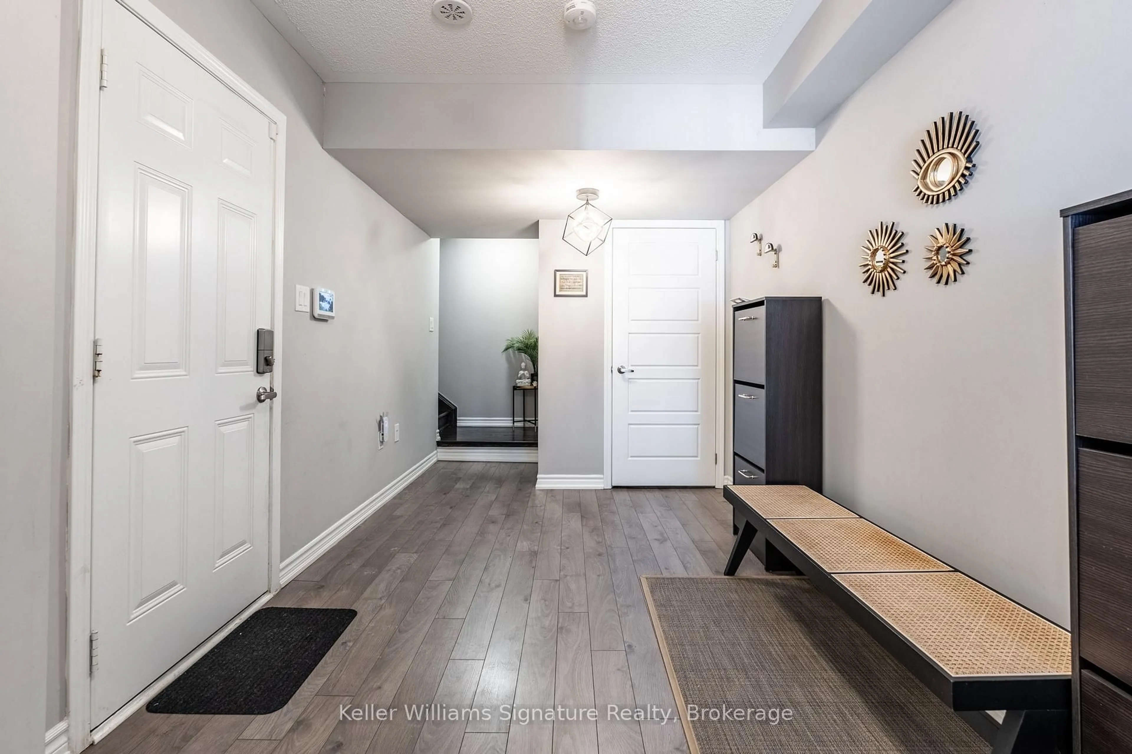 Indoor entryway for 1222 Rose Way #14, Milton Ontario L9E 1P2