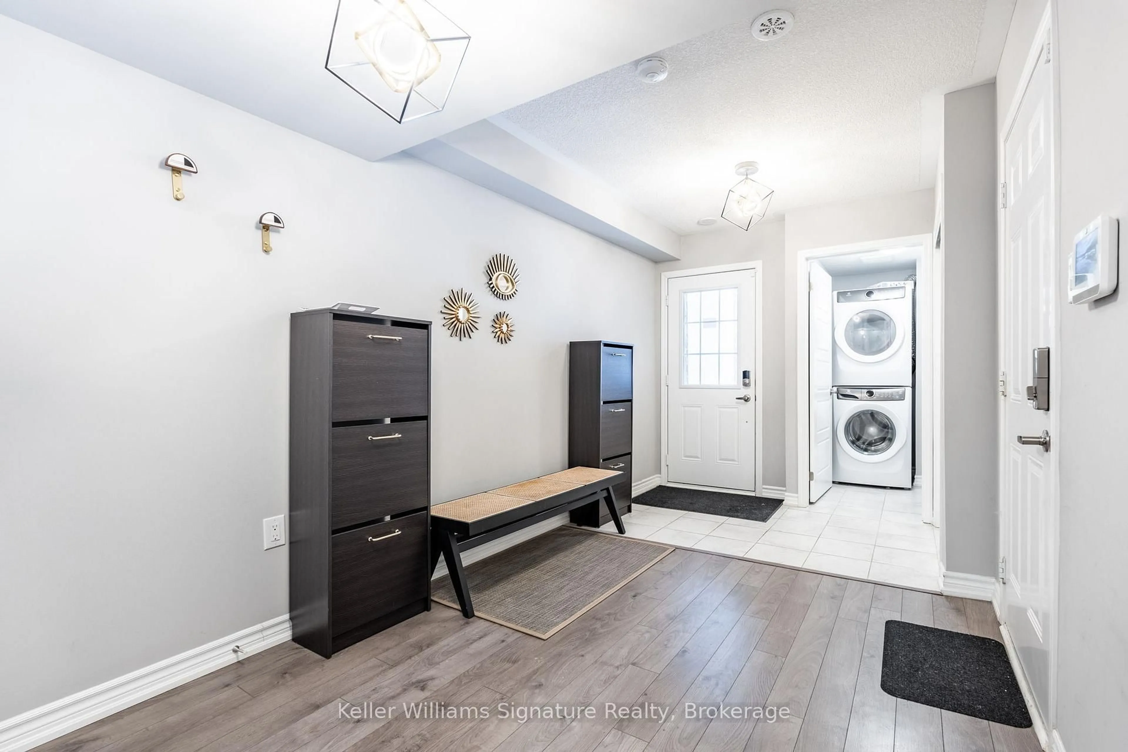 Indoor entryway for 1222 Rose Way #14, Milton Ontario L9E 1P2