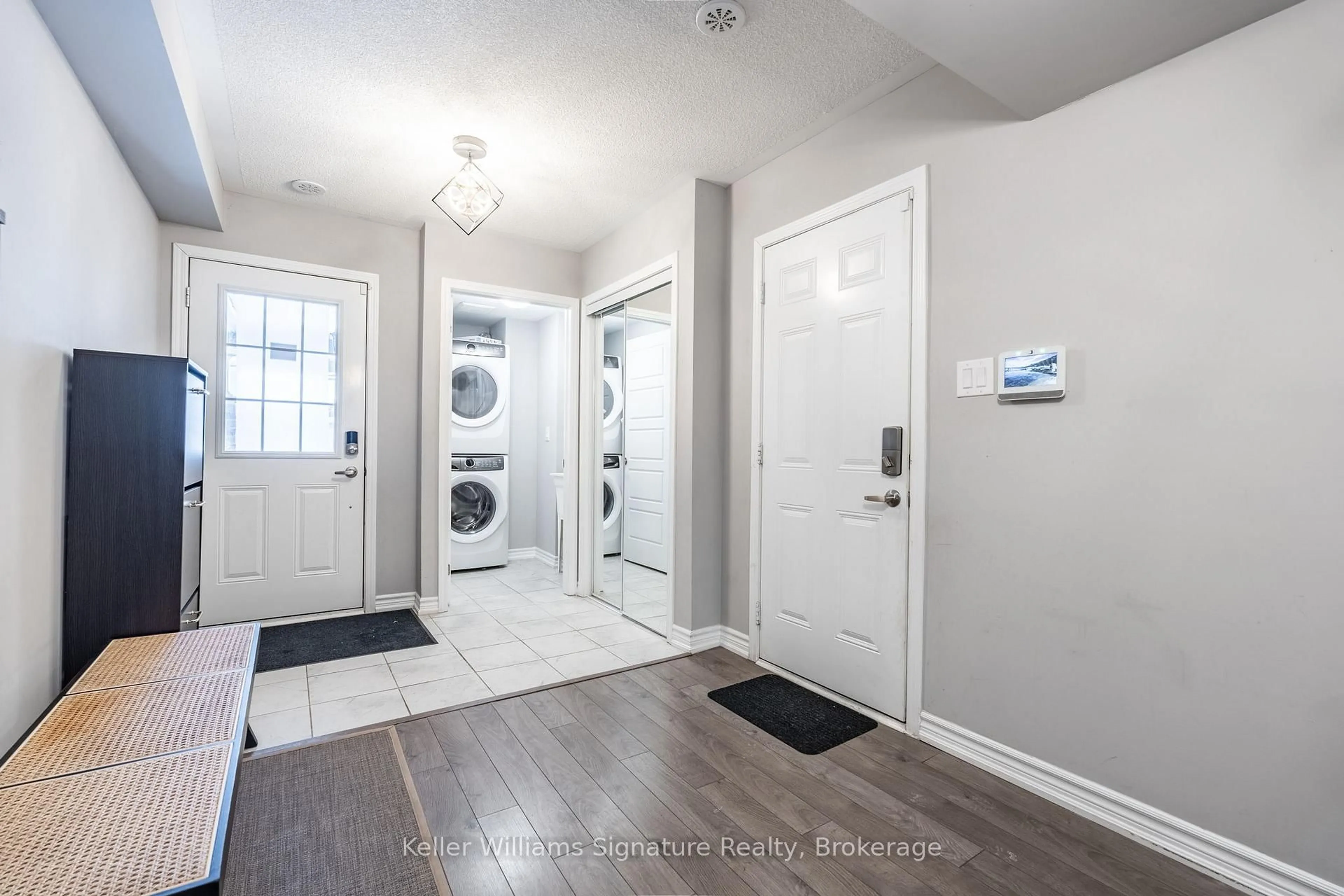 Indoor entryway for 1222 Rose Way #14, Milton Ontario L9E 1P2