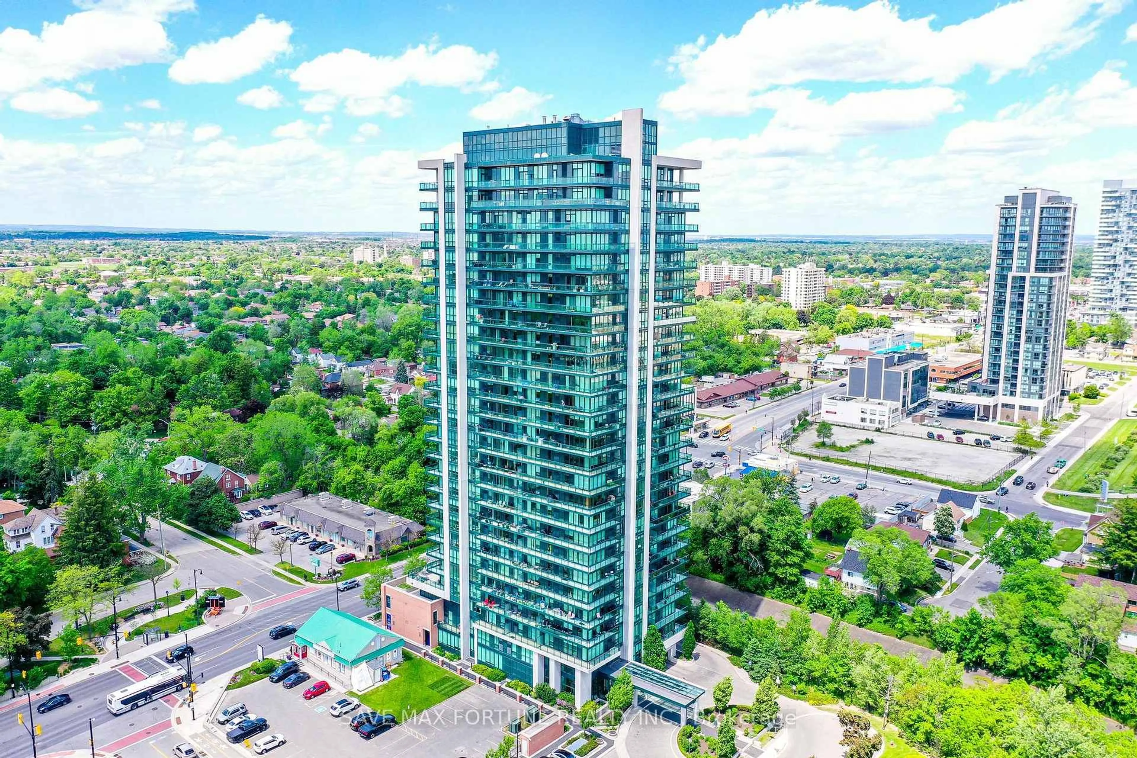 A pic from outside/outdoor area/front of a property/back of a property/a pic from drone, building for 100 John St #2109, Brampton Ontario L6W 0A8