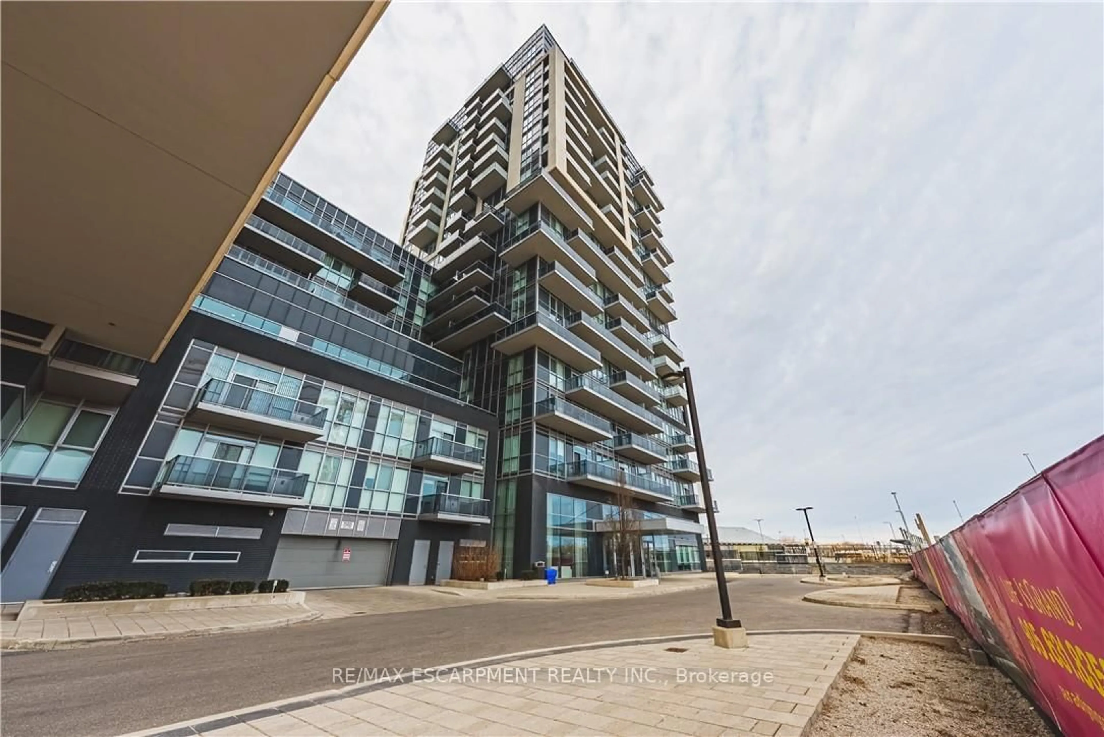 Unknown for 2093 Fairview St #2001, Burlington Ontario L7R 0E6