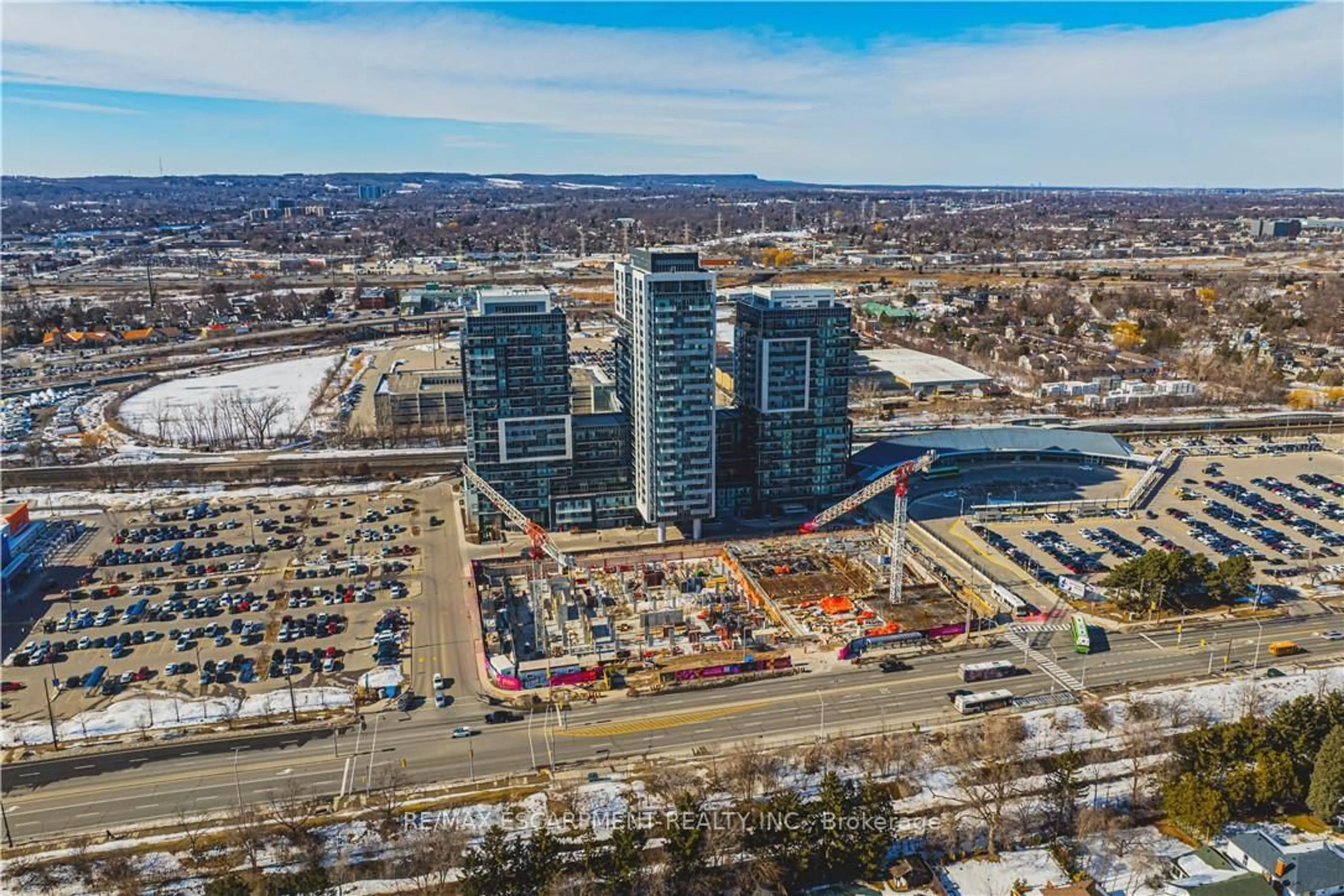 A pic from outside/outdoor area/front of a property/back of a property/a pic from drone, city buildings view from balcony for 2093 Fairview St #2001, Burlington Ontario L7R 0E6