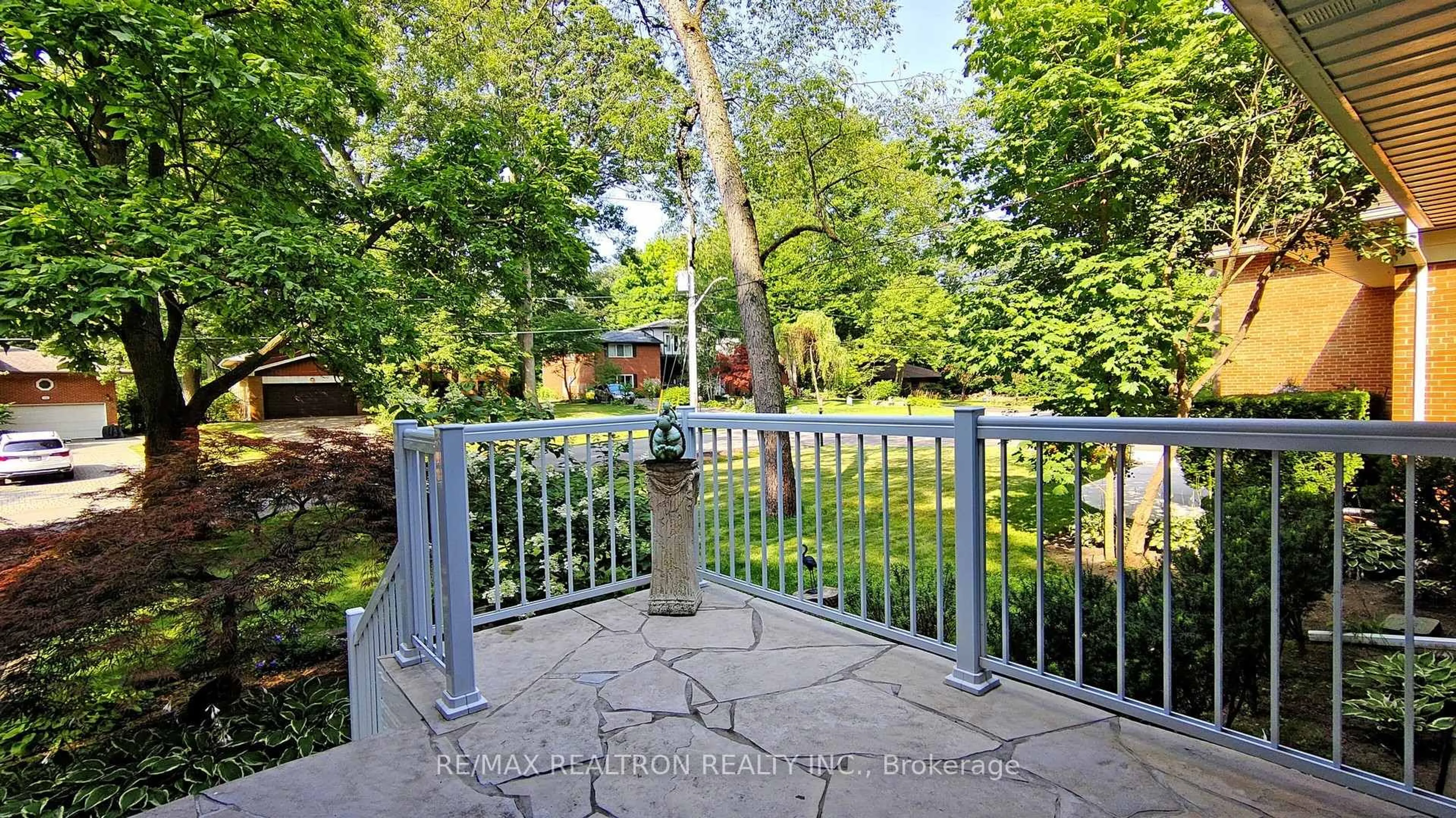 Patio, water/lake/river/ocean view for 3211 Credit Heights Dr, Mississauga Ontario L5C 2L6