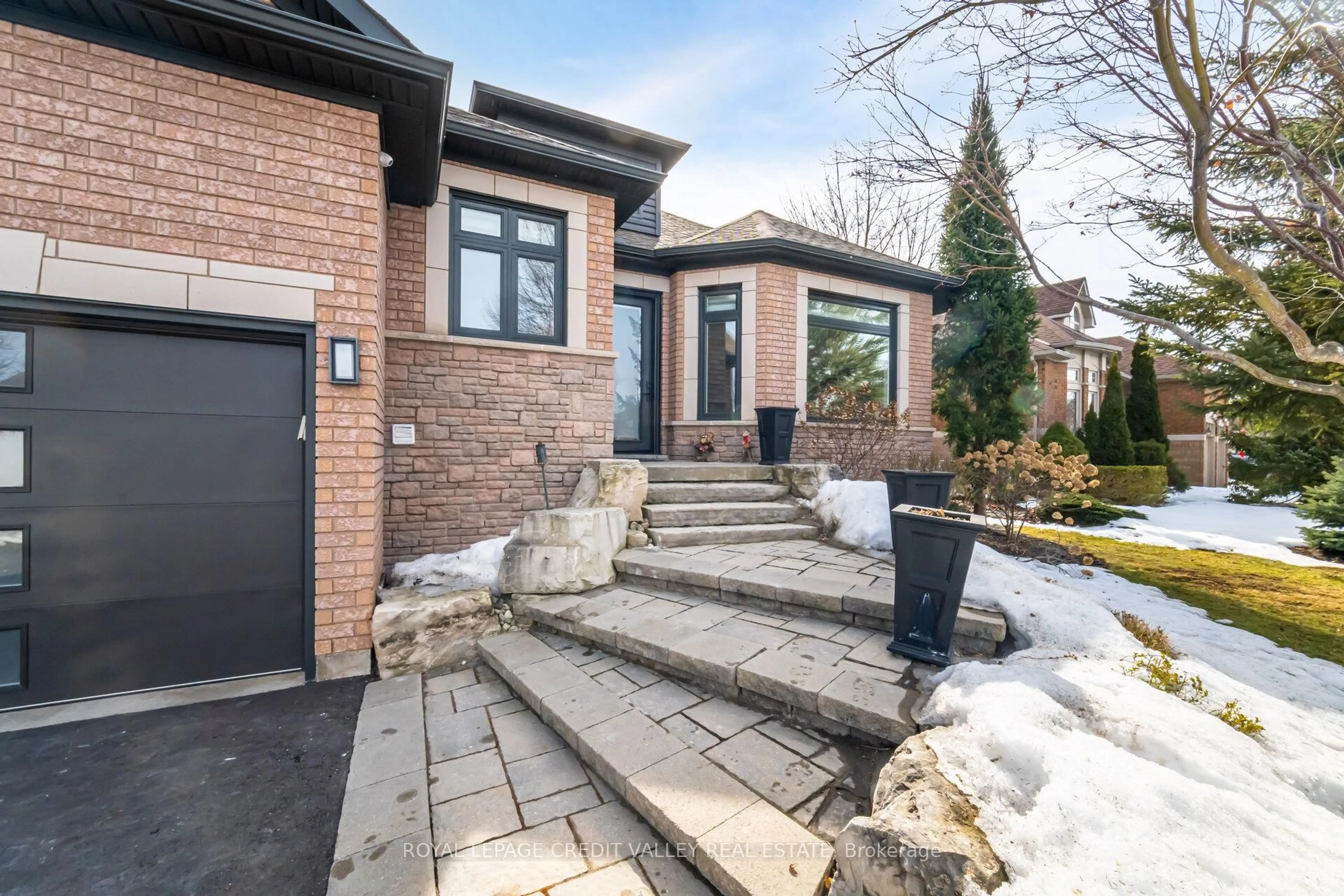 Home with brick exterior material, street for 32 Pinebrook Circ, Caledon Ontario L7C 1C4