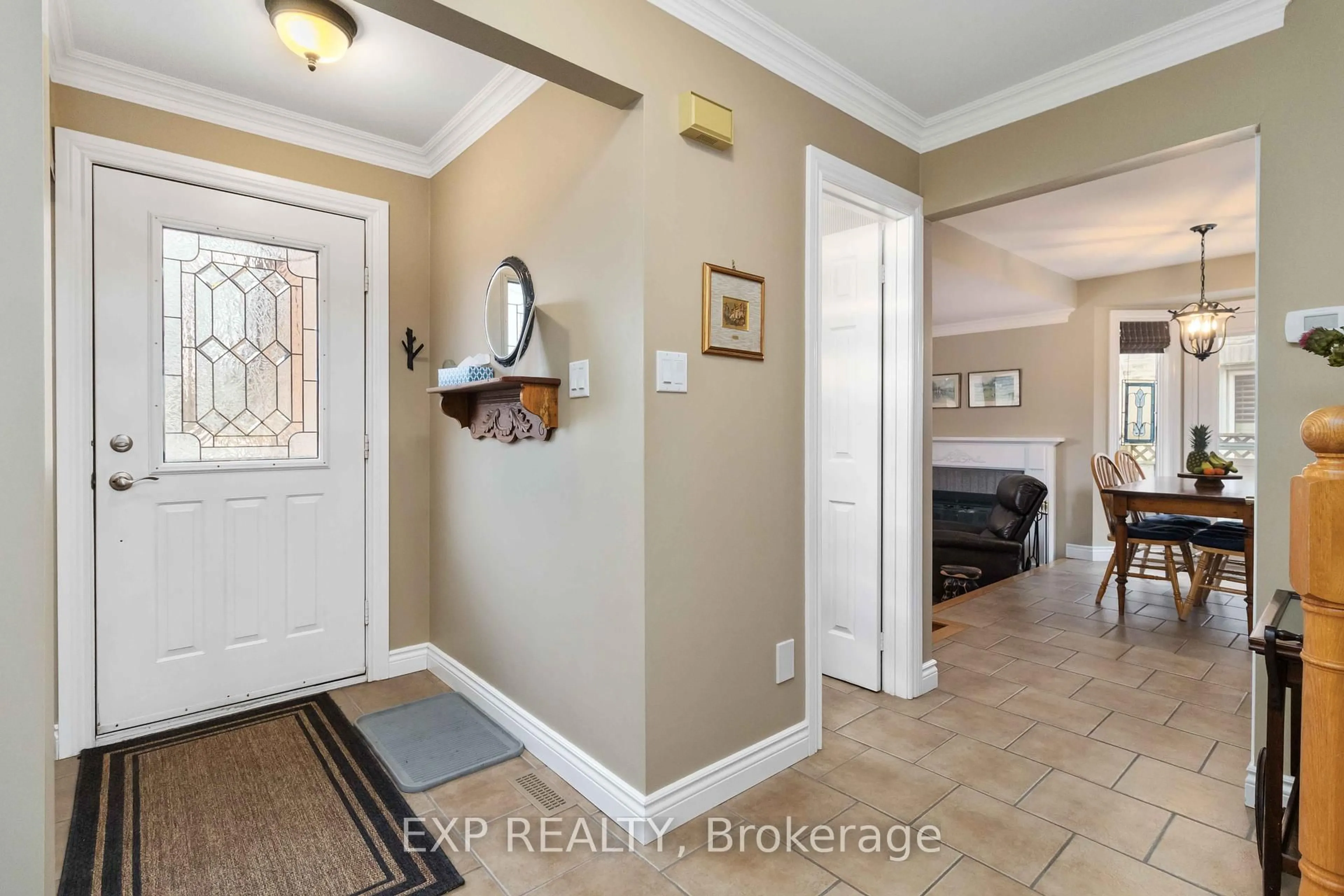 Indoor entryway for 285 Kingsbridge Garden Circ, Mississauga Ontario L5R 1L1