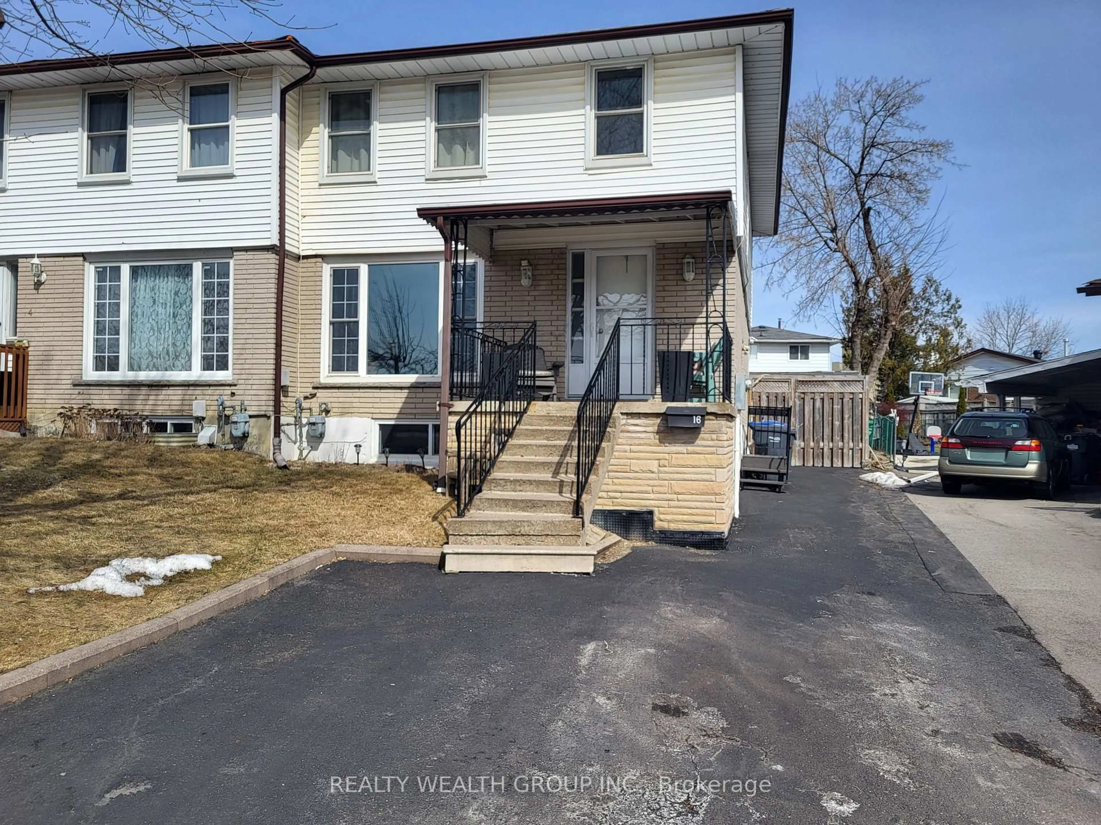 A pic from outside/outdoor area/front of a property/back of a property/a pic from drone, street for 16 Sharon Crt, Brampton Ontario L6W 3B7