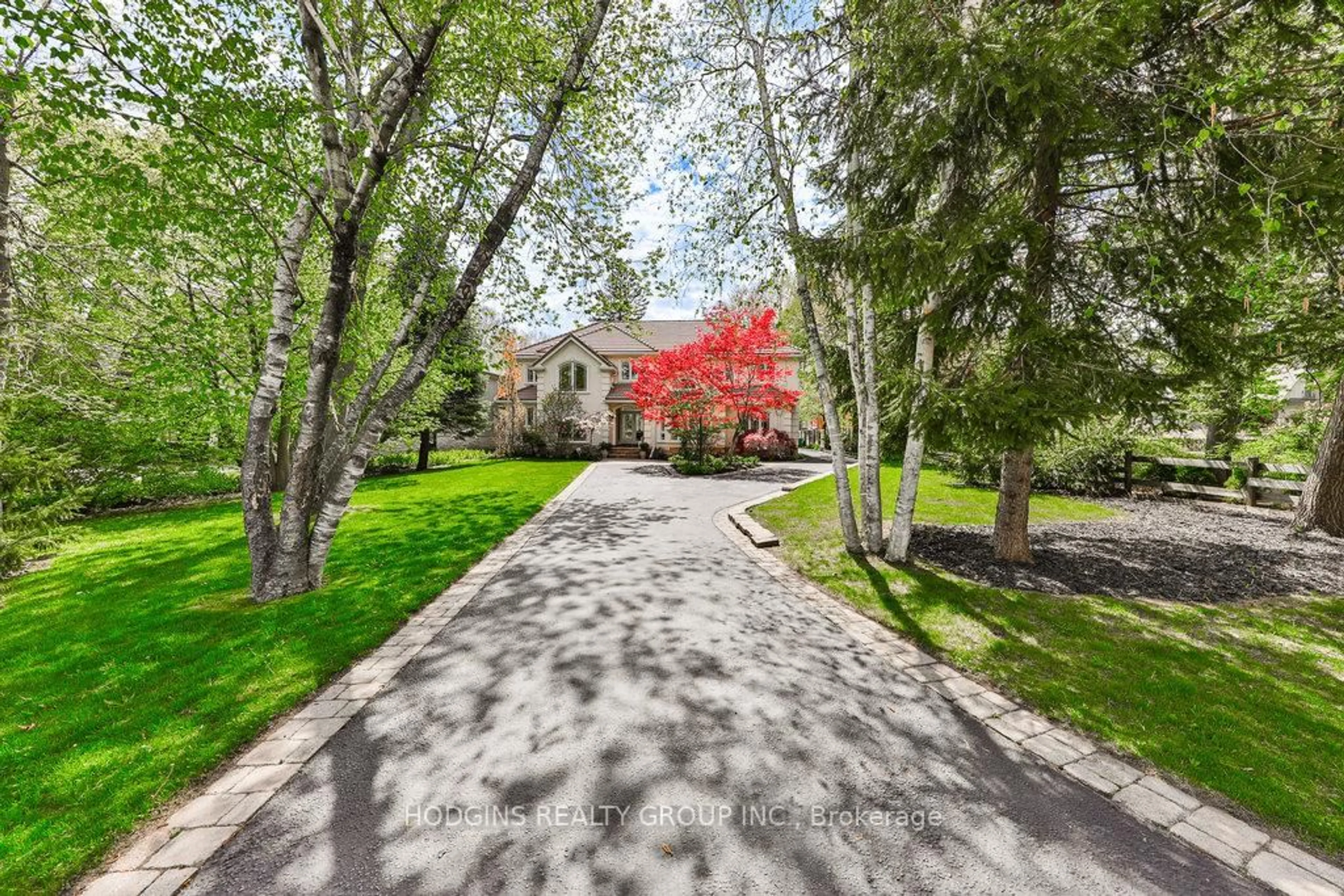 A pic from outside/outdoor area/front of a property/back of a property/a pic from drone, street for 1382 Aldo Dr, Mississauga Ontario L5H 3E9