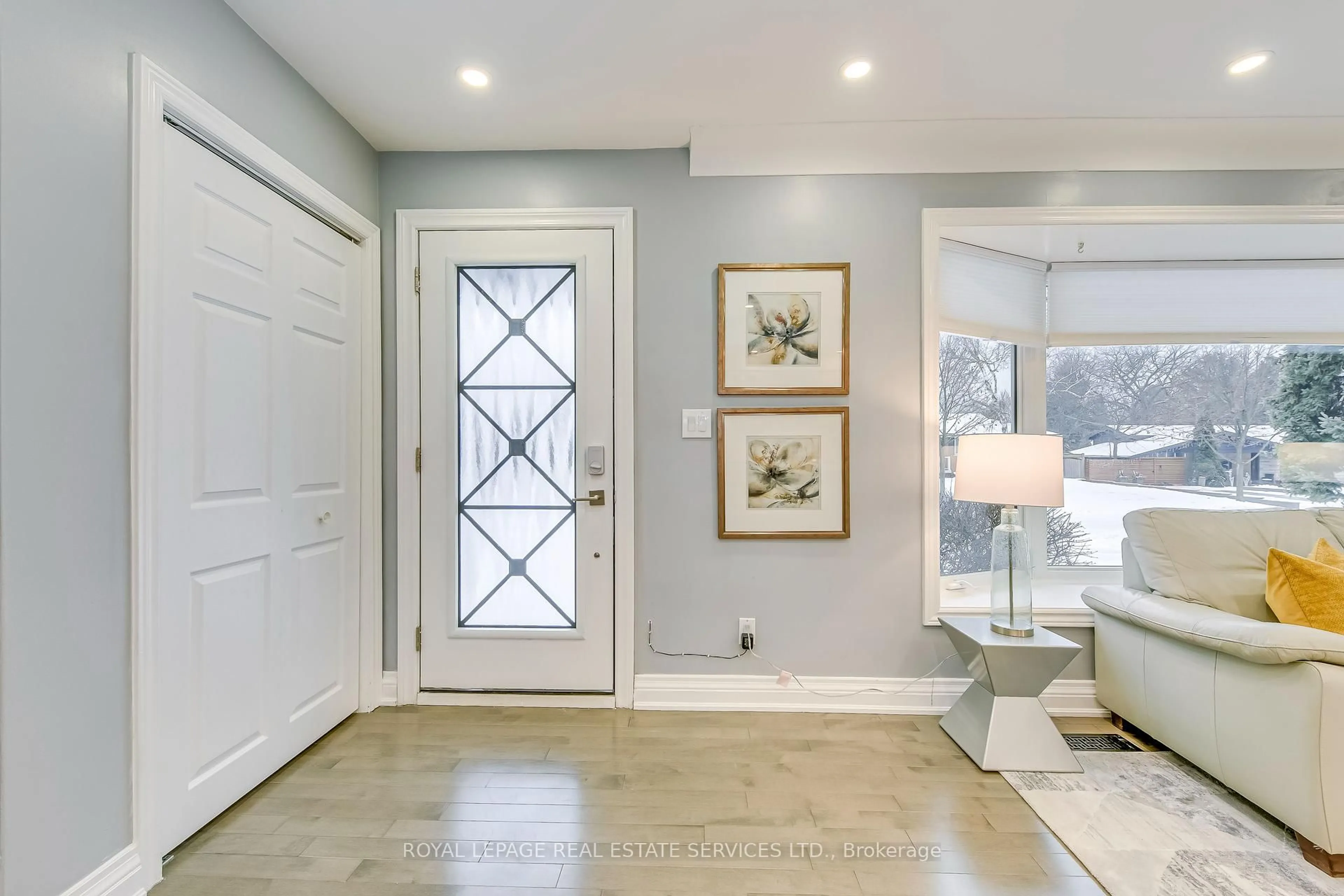 Indoor entryway for 5181 ALTON Rd, Burlington Ontario L7L 3H4