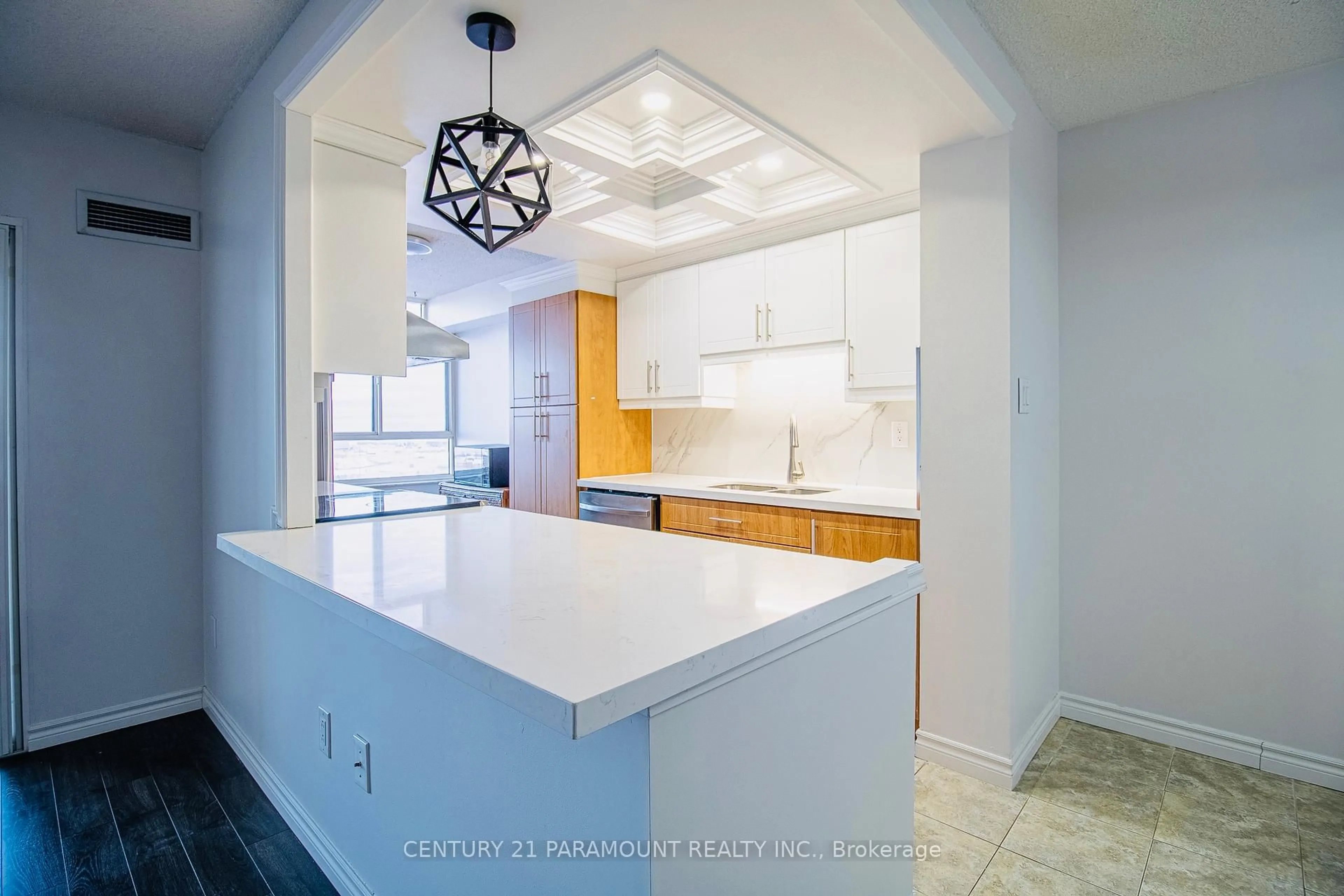 Open concept kitchen, ceramic/tile floor for 100 County Court Blvd #1802, Brampton Ontario L6W 3X1