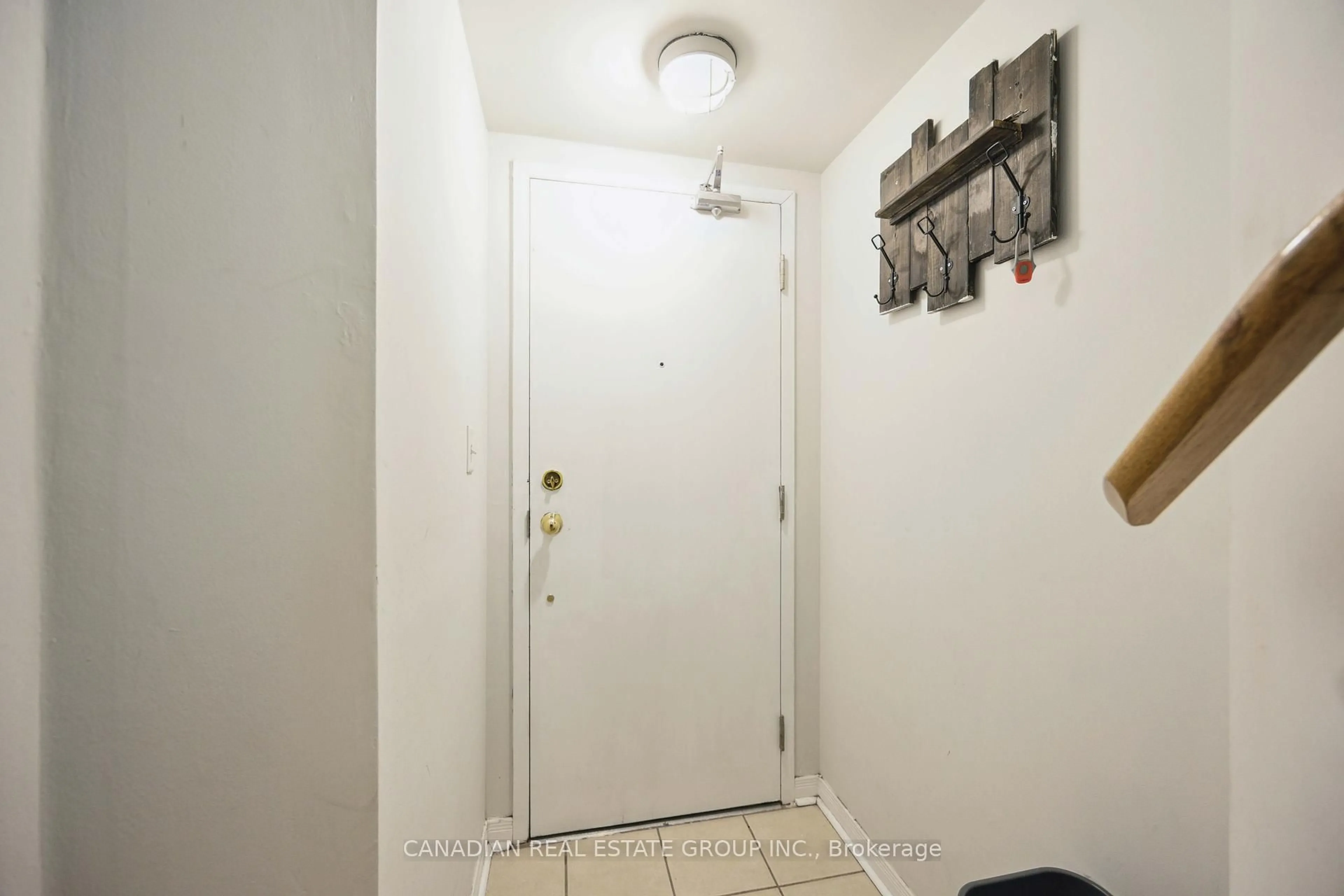 Indoor entryway for 37 Four Winds Dr #18, Toronto Ontario M3J 1K7