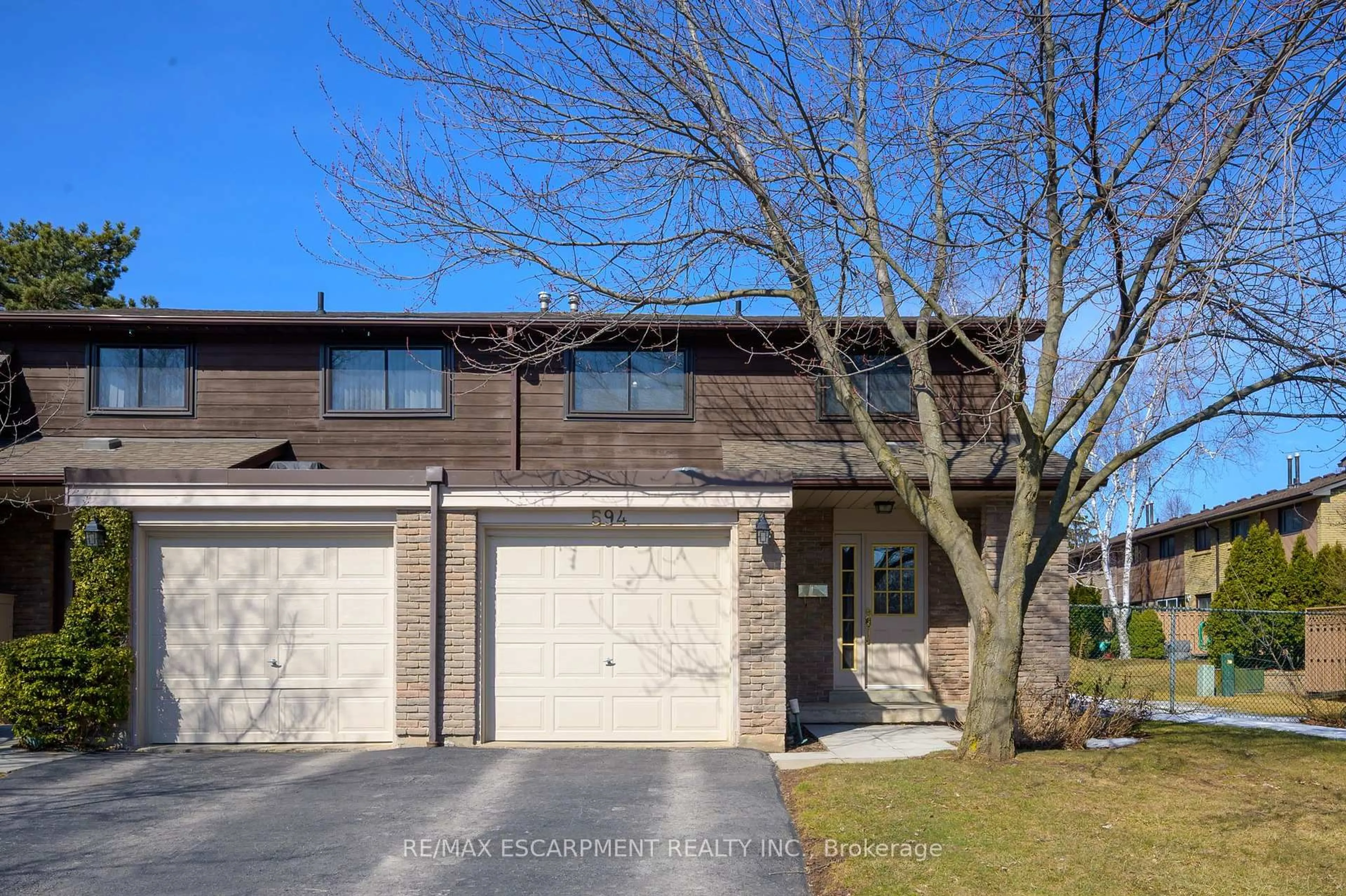 Home with brick exterior material, street for 594 Forestwood Cres, Burlington Ontario L7L 4K3