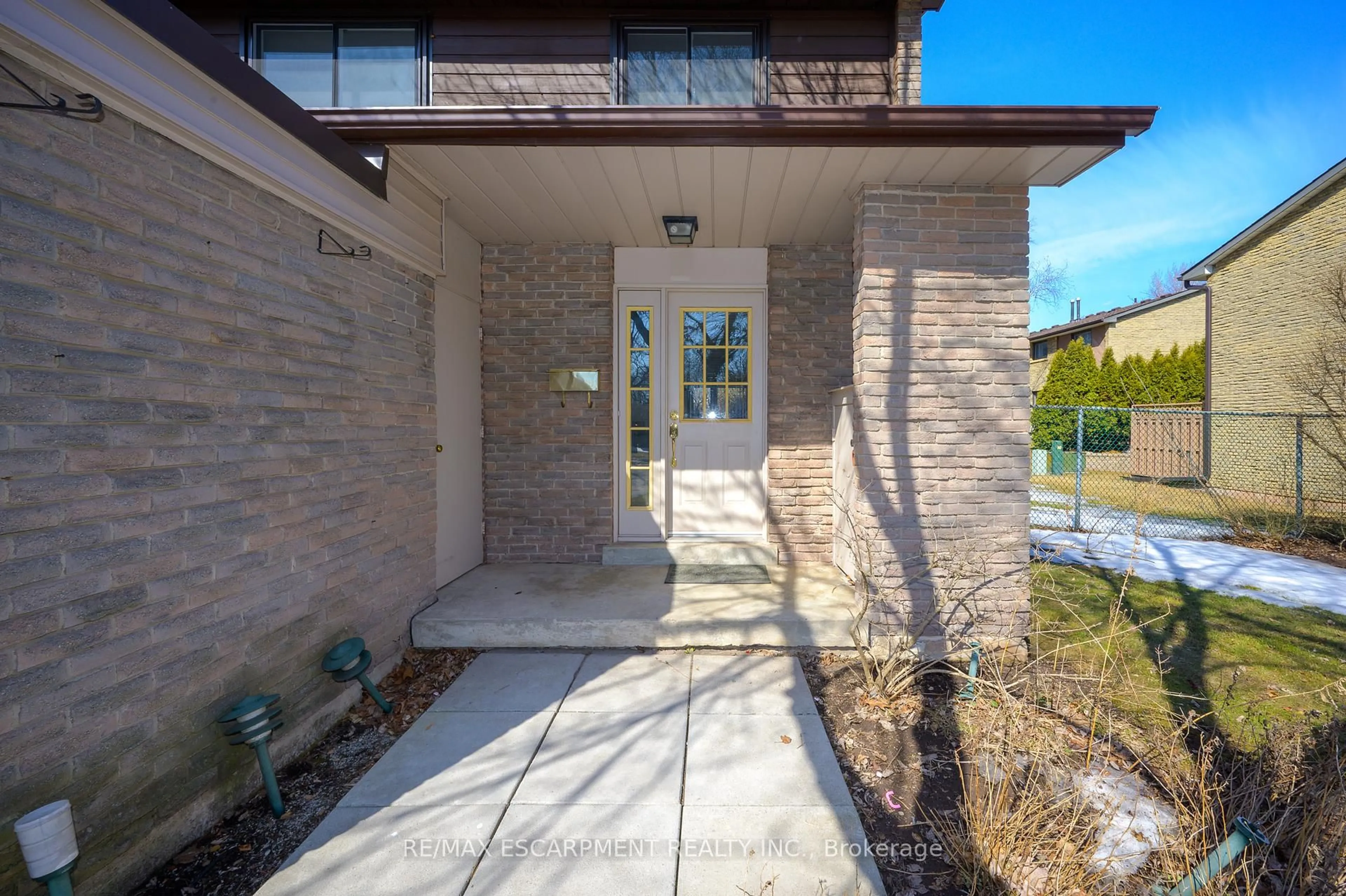 Home with brick exterior material, street for 594 Forestwood Cres, Burlington Ontario L7L 4K3