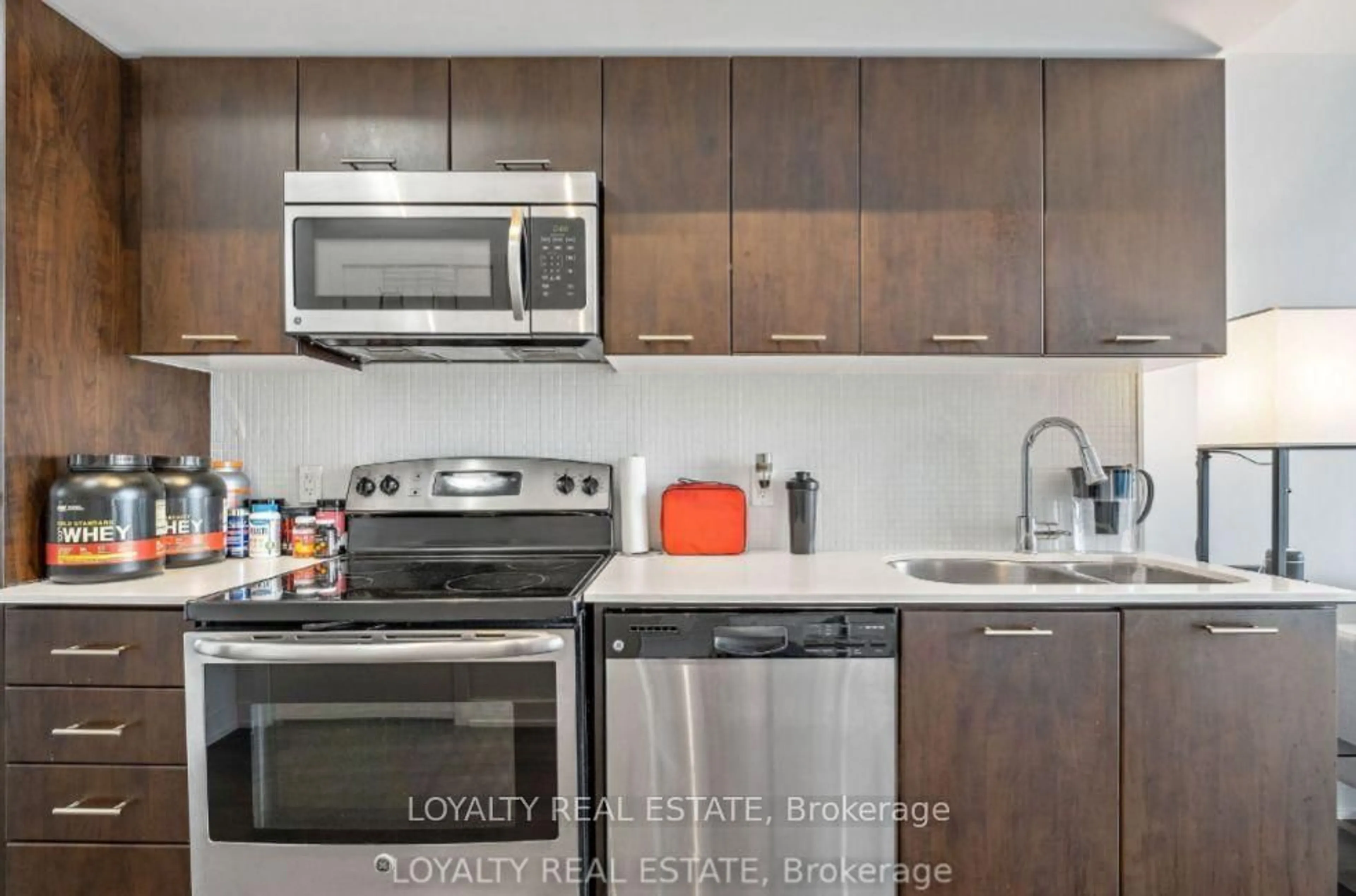 Standard kitchen, wood/laminate floor for 2200 Lakeshore Blvd #3006, Toronto Ontario M8V 1A4