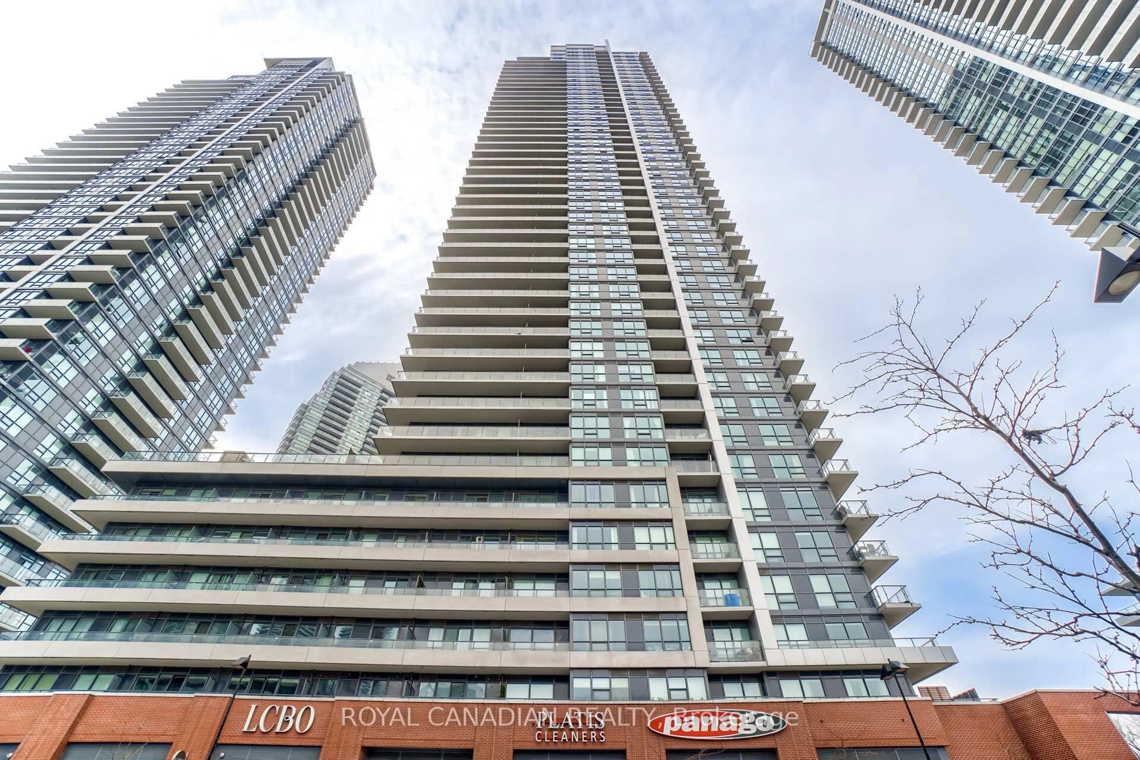 A pic from outside/outdoor area/front of a property/back of a property/a pic from drone, building for 2220 Lake Shore Blvd #315, Toronto Ontario M8V 0C1