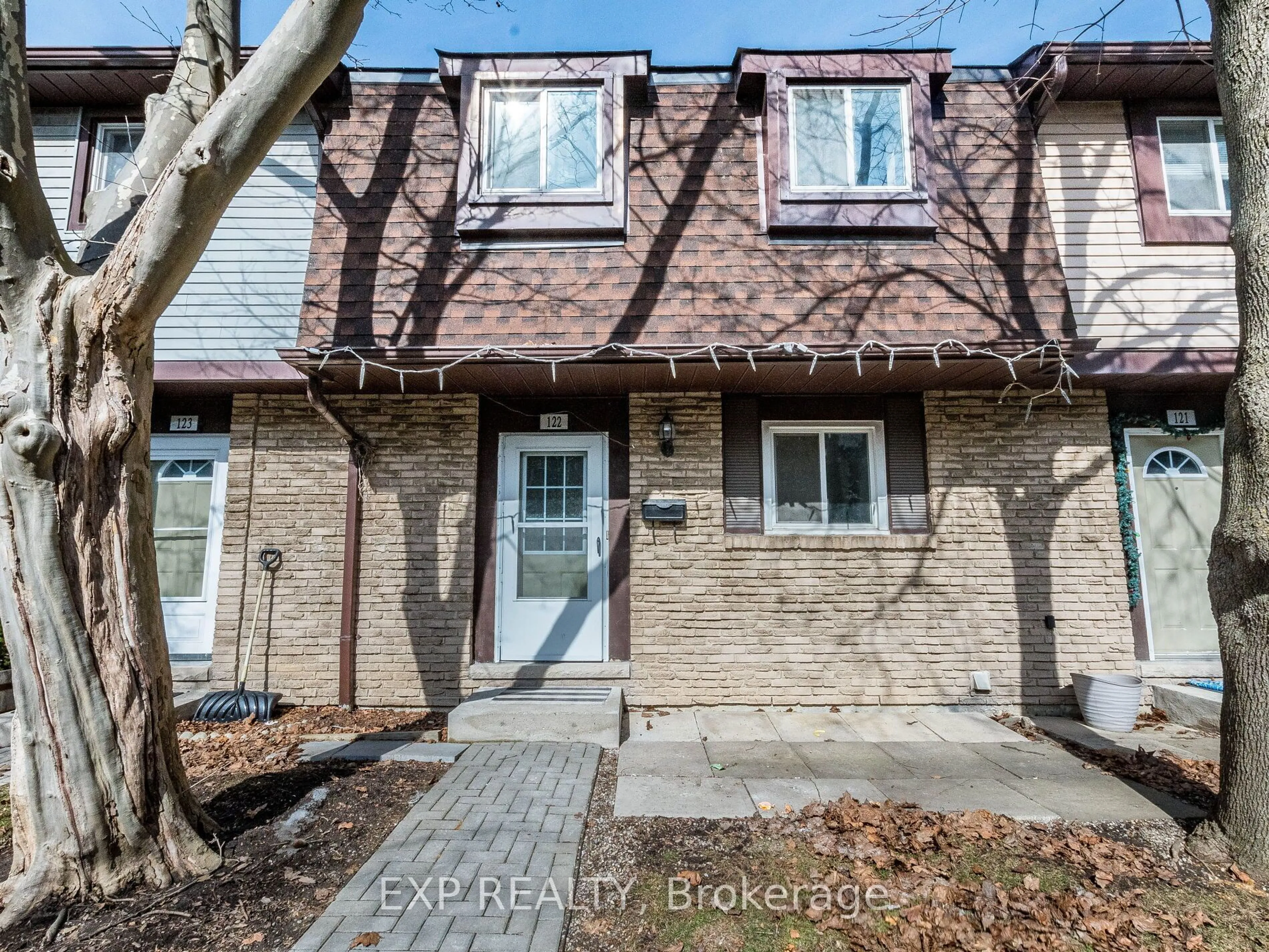 Home with brick exterior material, street for 45 Hansen Rd #122, Brampton Ontario L6V 3C5