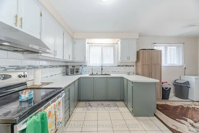 Additional property image - 3779 Keenan Cres