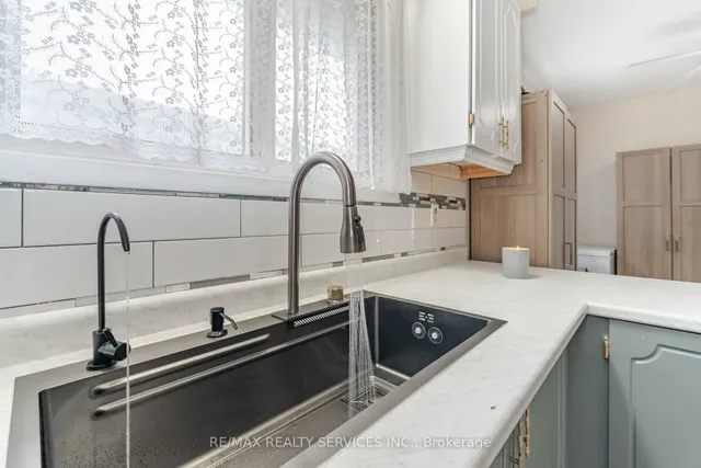 Additional property image - 3779 Keenan Cres
