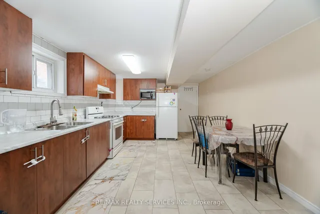 Additional property image - 3779 Keenan Cres