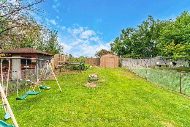 Additional property image - 3779 Keenan Cres