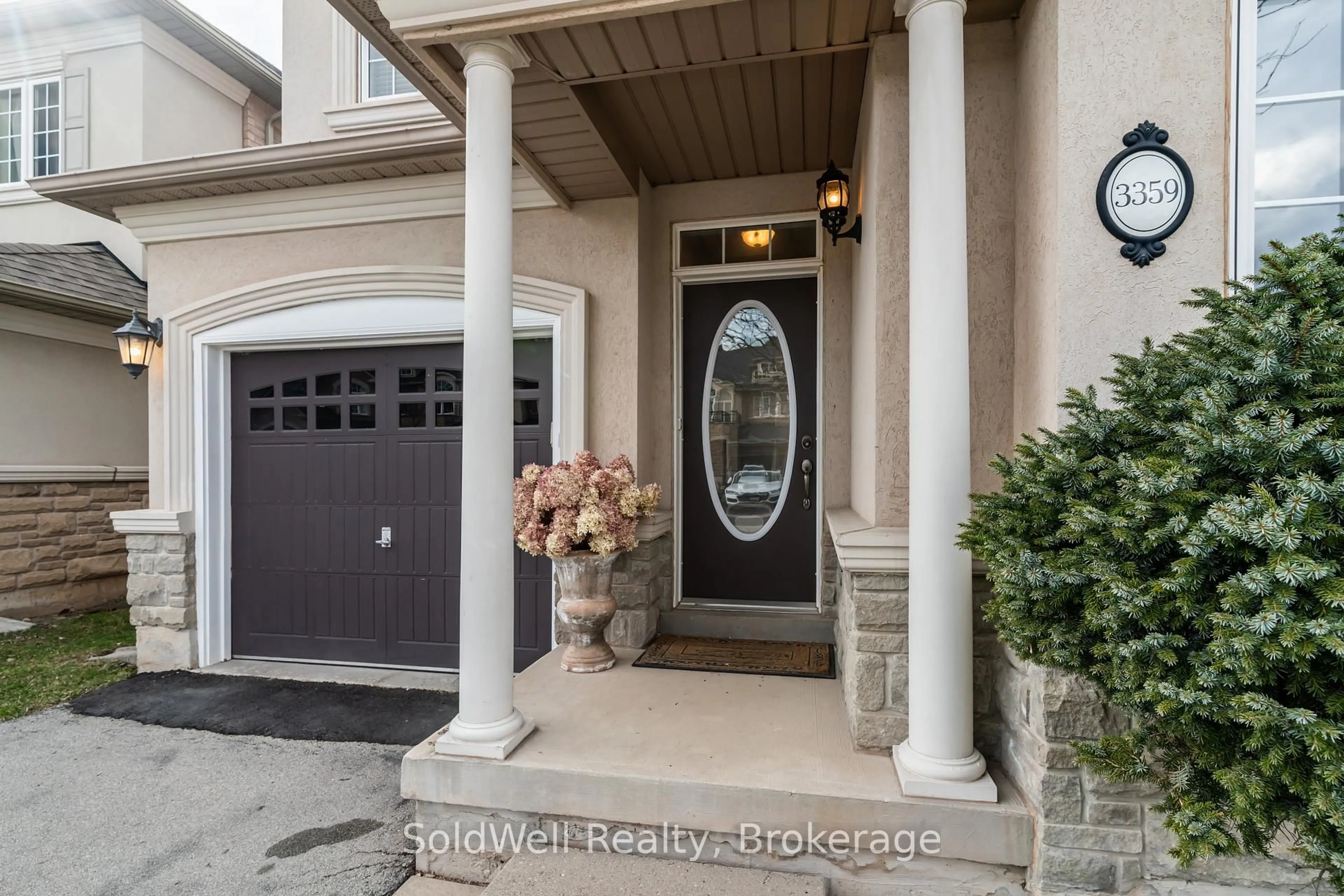 Indoor entryway for 3359 Whilabout Terr, Oakville Ontario L6H 0A8