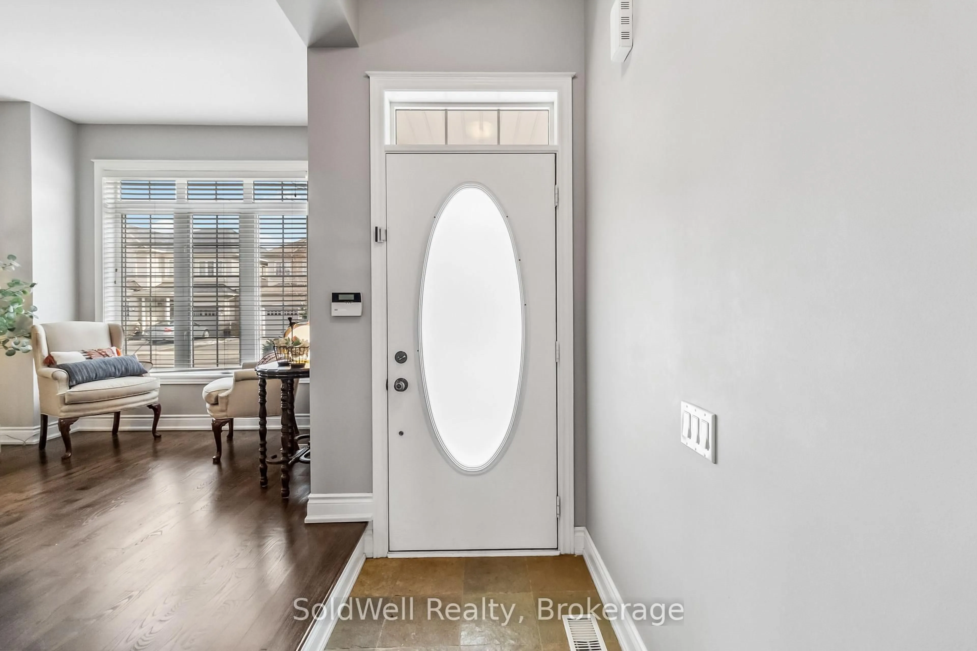 Indoor entryway for 3359 Whilabout Terr, Oakville Ontario L6H 0A8