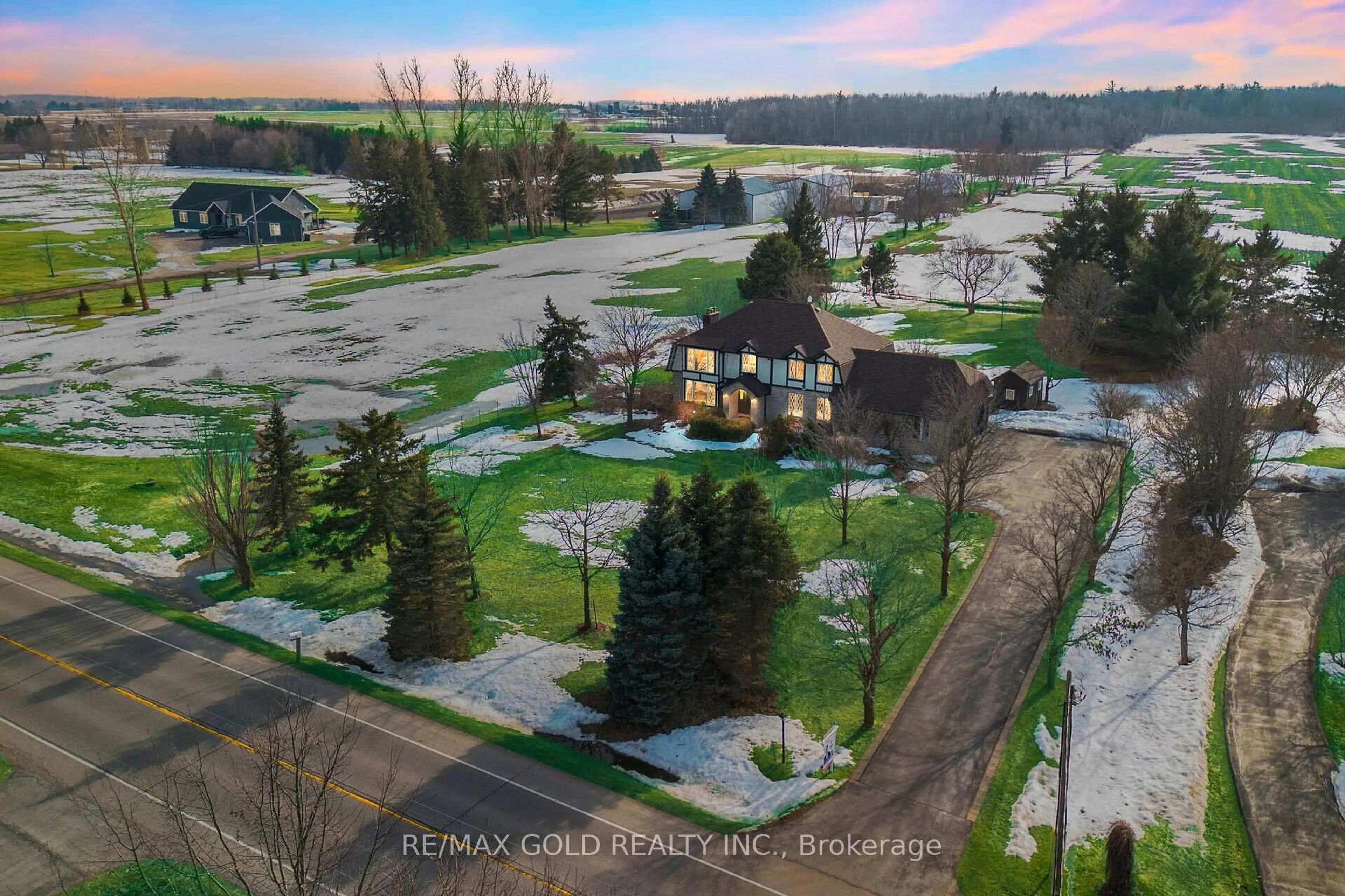 A pic from outside/outdoor area/front of a property/back of a property/a pic from drone, unknown for 13414 Creditview Rd, Caledon Ontario L7C 1Y2