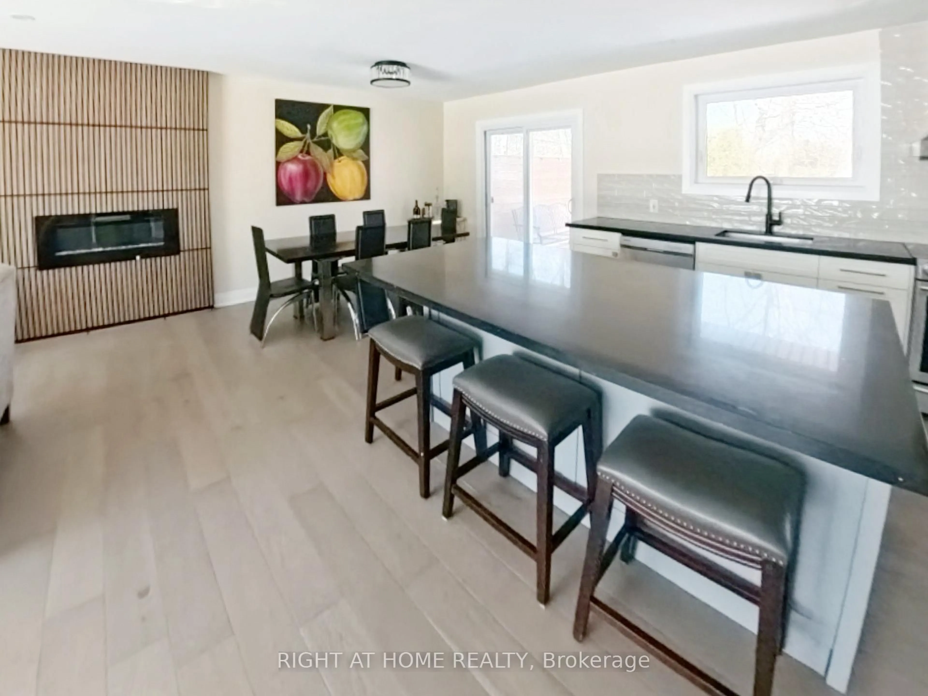 Open concept kitchen, unknown for 3335 Enniskillen Circ, Mississauga Ontario L5C 2M9