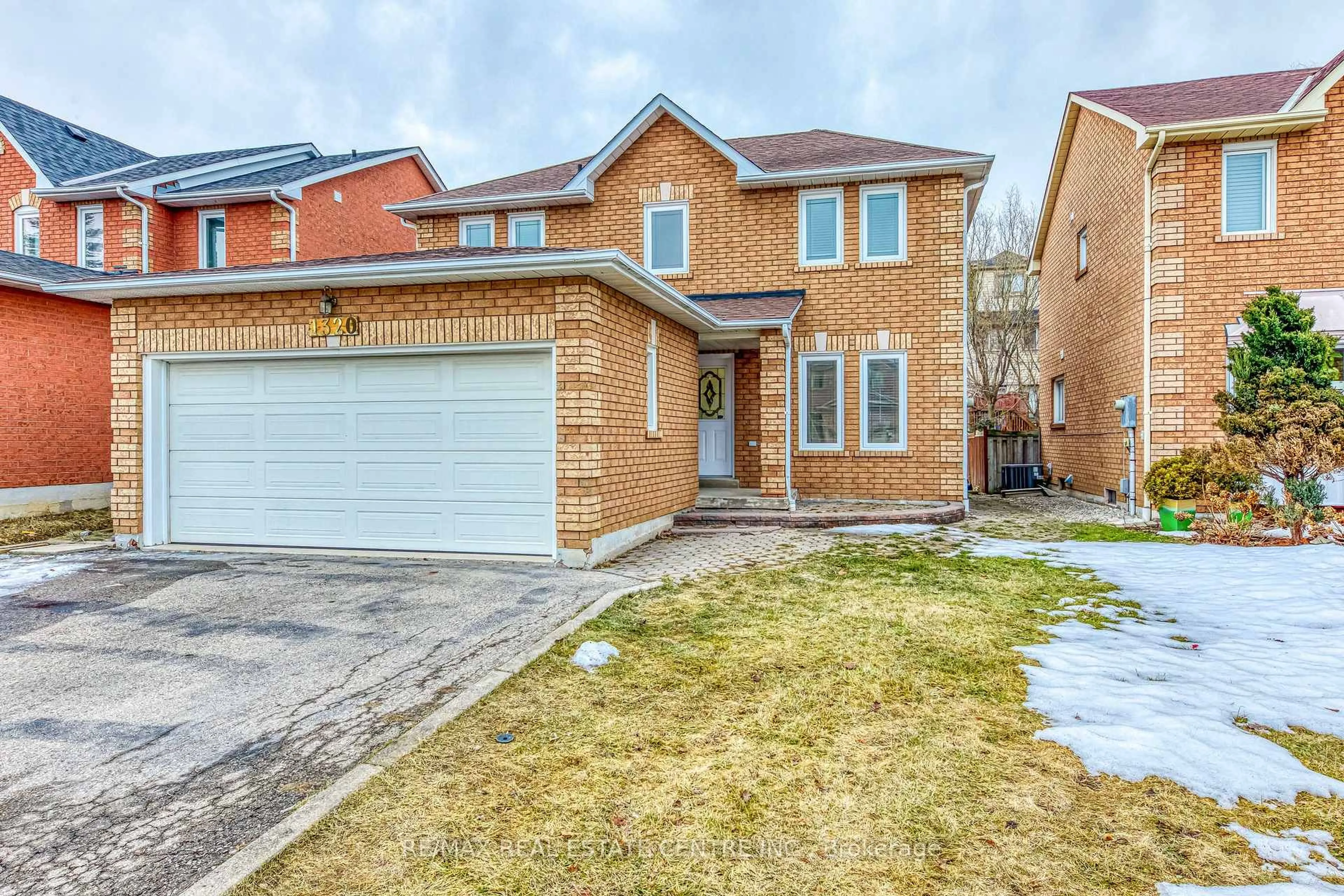 Home with brick exterior material, street for 1320 Sherwood Mills Blvd, Mississauga Ontario L5V 1S6