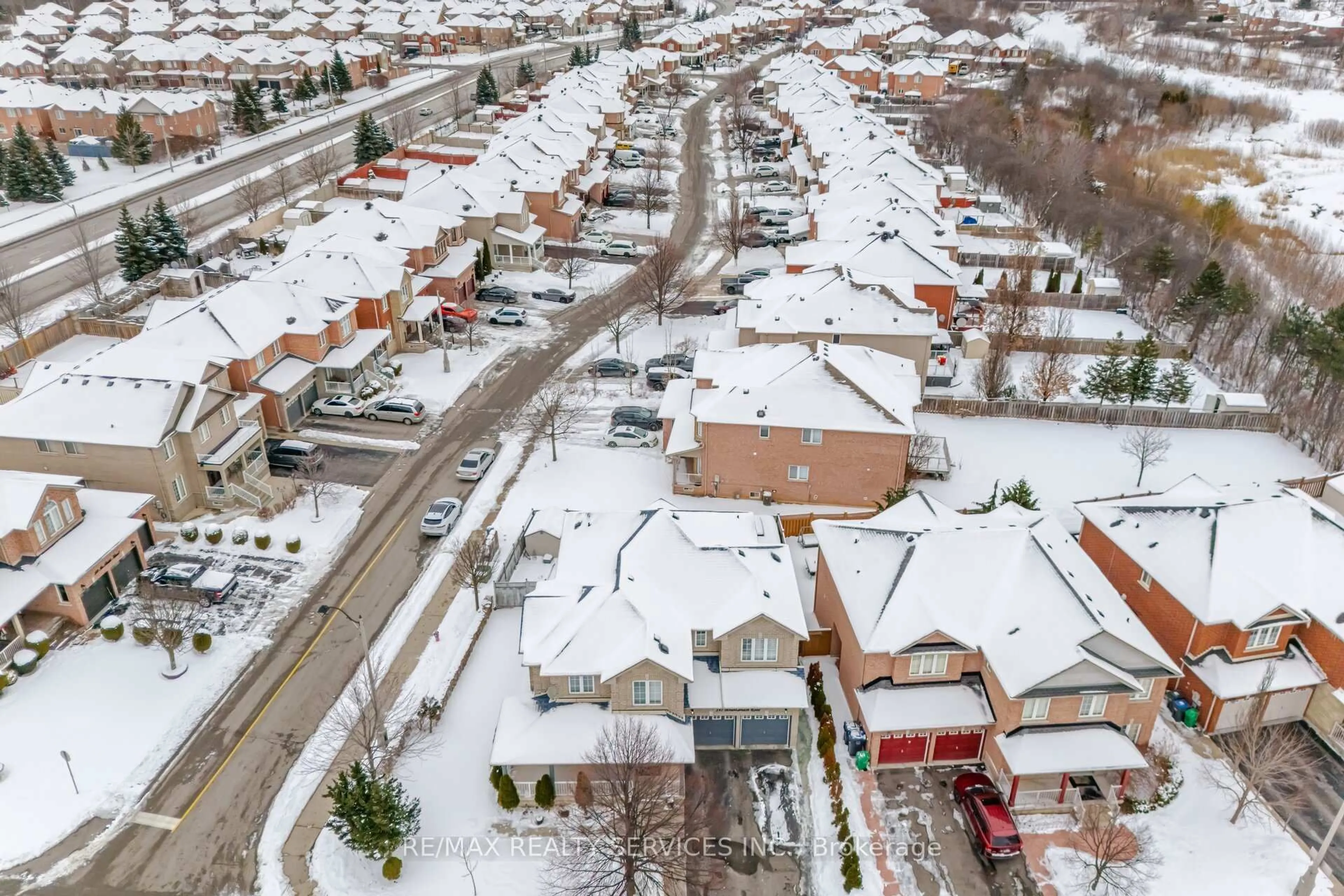 A pic from outside/outdoor area/front of a property/back of a property/a pic from drone, street for 185 Mountainash Rd, Brampton Ontario L6R 3G8