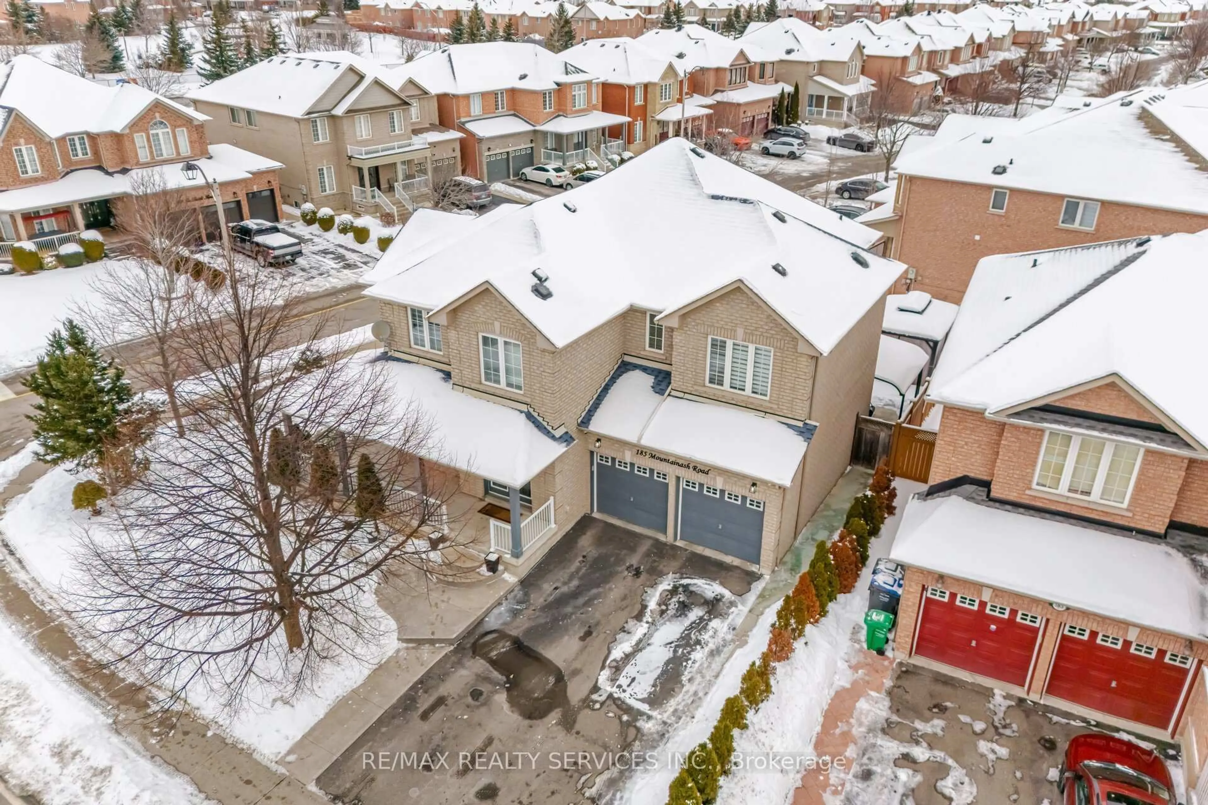 A pic from outside/outdoor area/front of a property/back of a property/a pic from drone, street for 185 Mountainash Rd, Brampton Ontario L6R 3G8