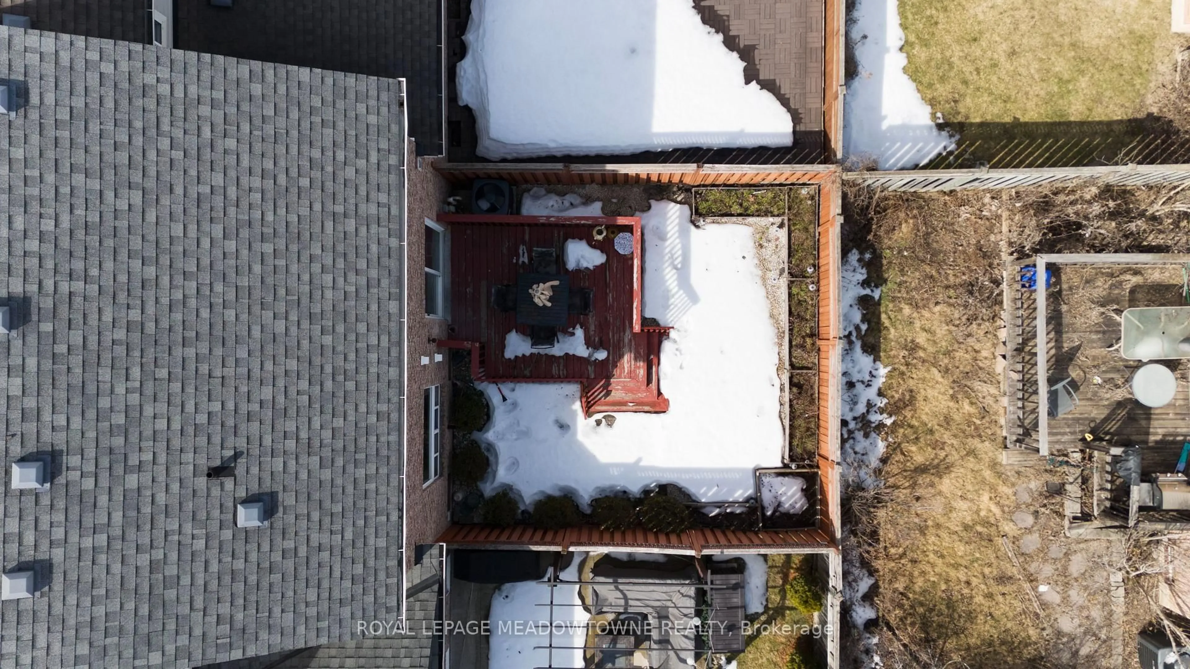 A pic from outside/outdoor area/front of a property/back of a property/a pic from drone, street for 433 Baverstock Cres, Milton Ontario L9T 5K7