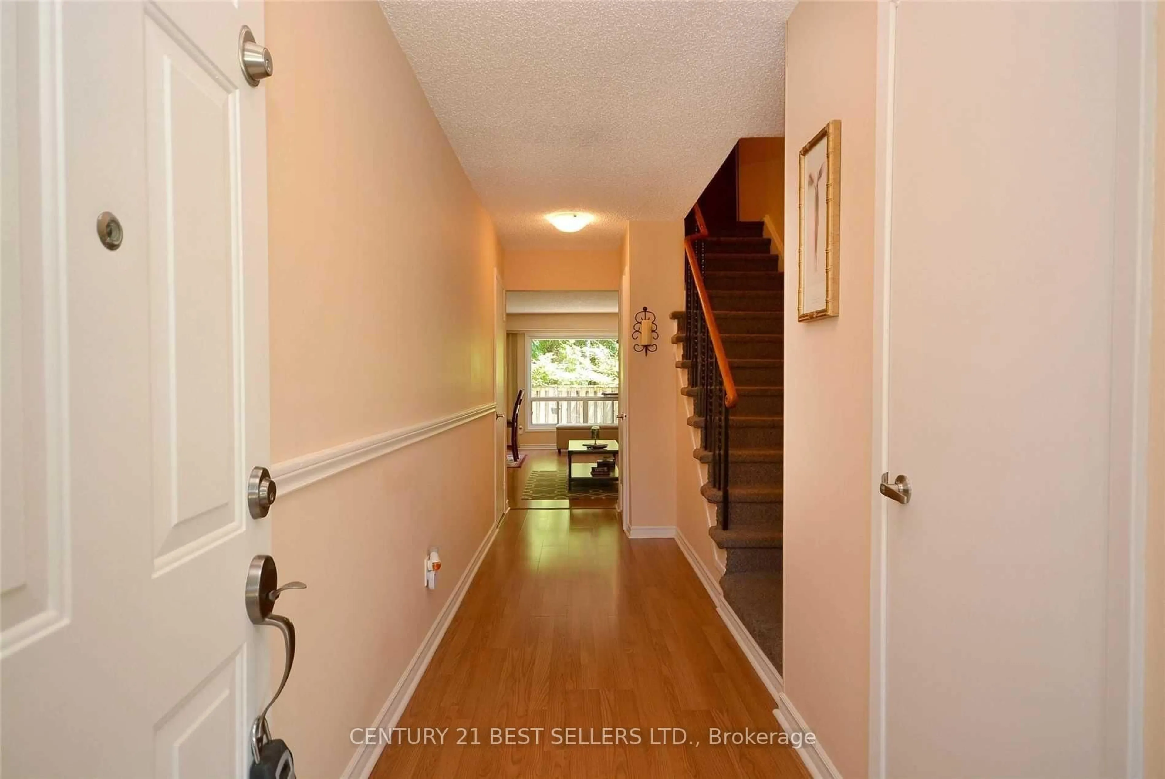 Indoor foyer for 3025 Cedarglen Gate #63, Mississauga Ontario L5C 2V7