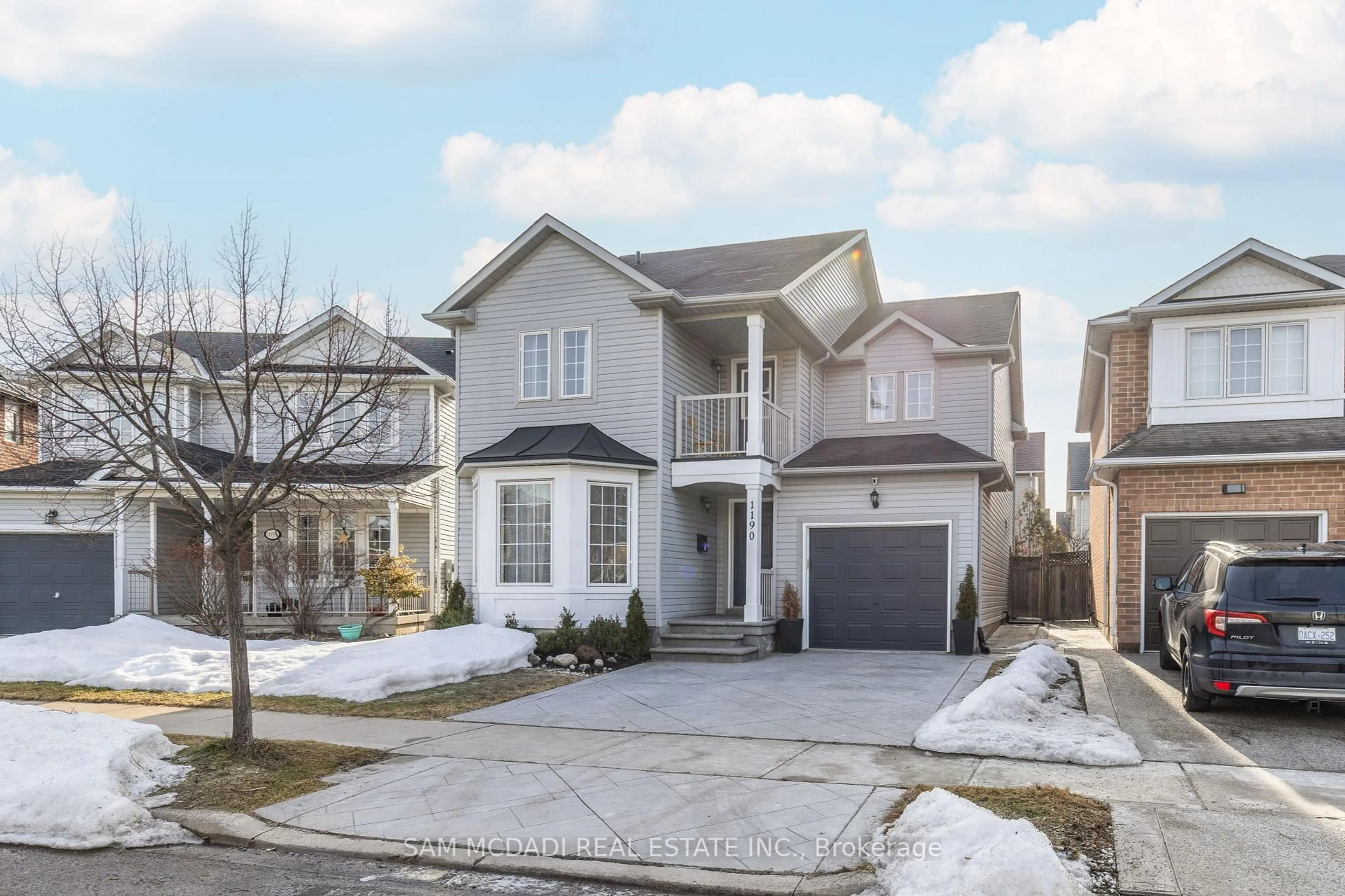 Home with vinyl exterior material, street for 1190 Fox Cres, Milton Ontario L9T 6C5