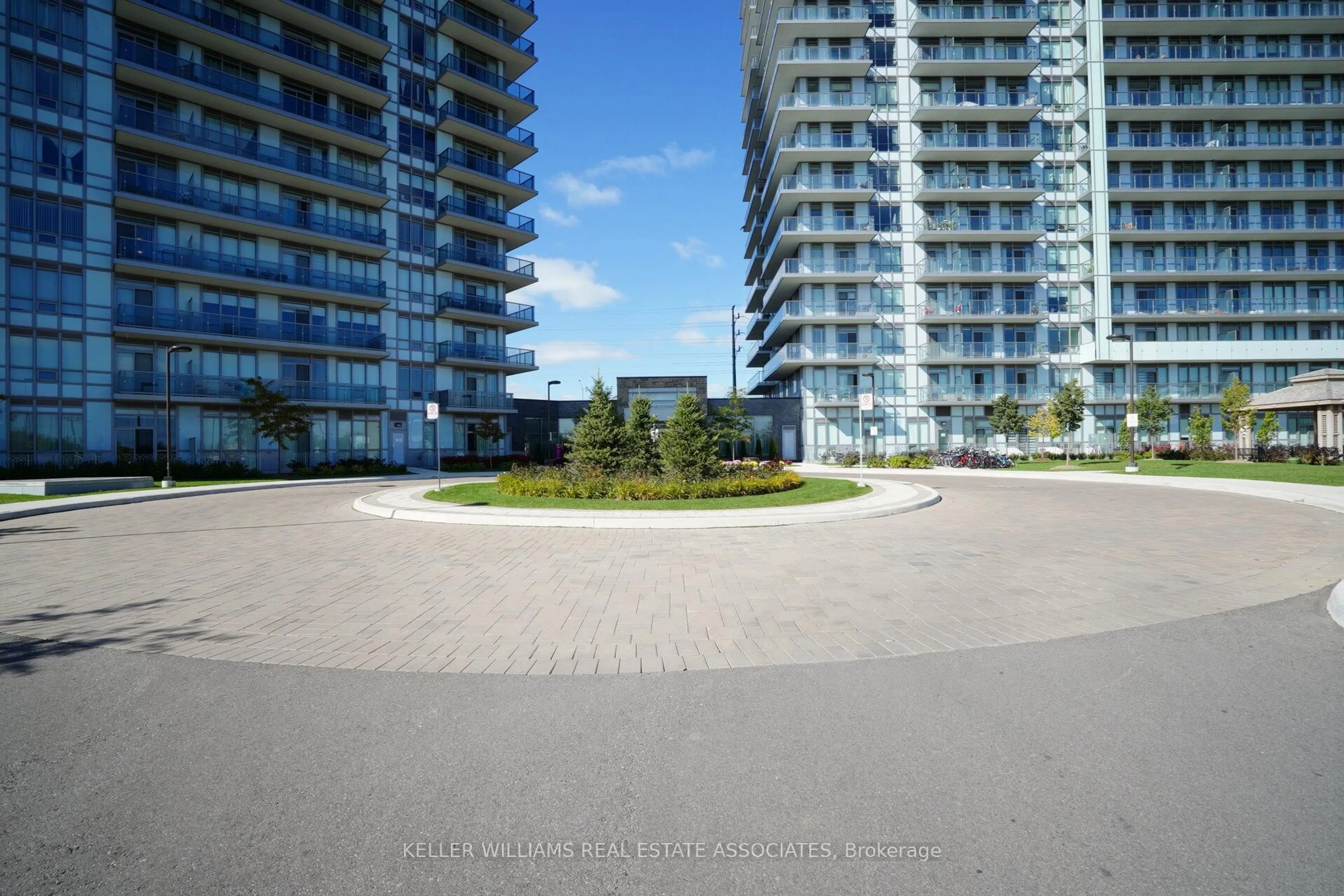 Patio, water/lake/river/ocean view for 4633 Glen Erin Dr #7, Mississauga Ontario L5M 0Y6