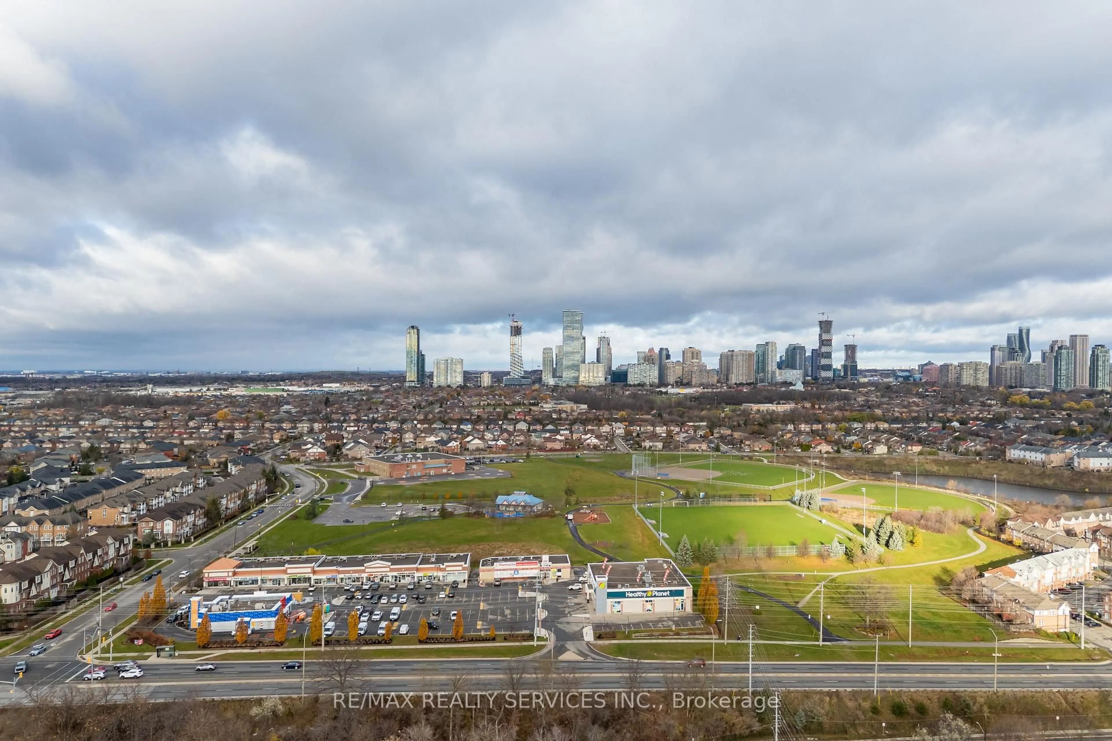 A pic from outside/outdoor area/front of a property/back of a property/a pic from drone, city buildings view from balcony for 3032 Clayhill Rd #1, Mississauga Ontario L5B 0B1