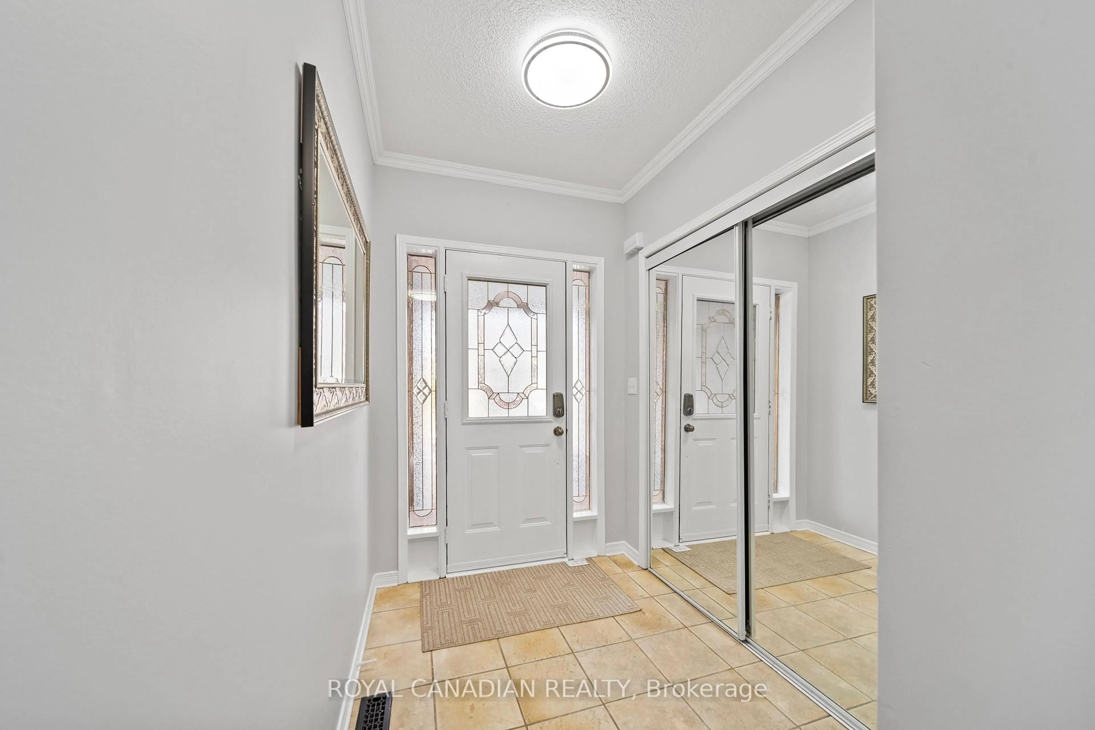 Indoor foyer for 5868 Raftsman Cove N/A, Mississauga Ontario L5M 6P2