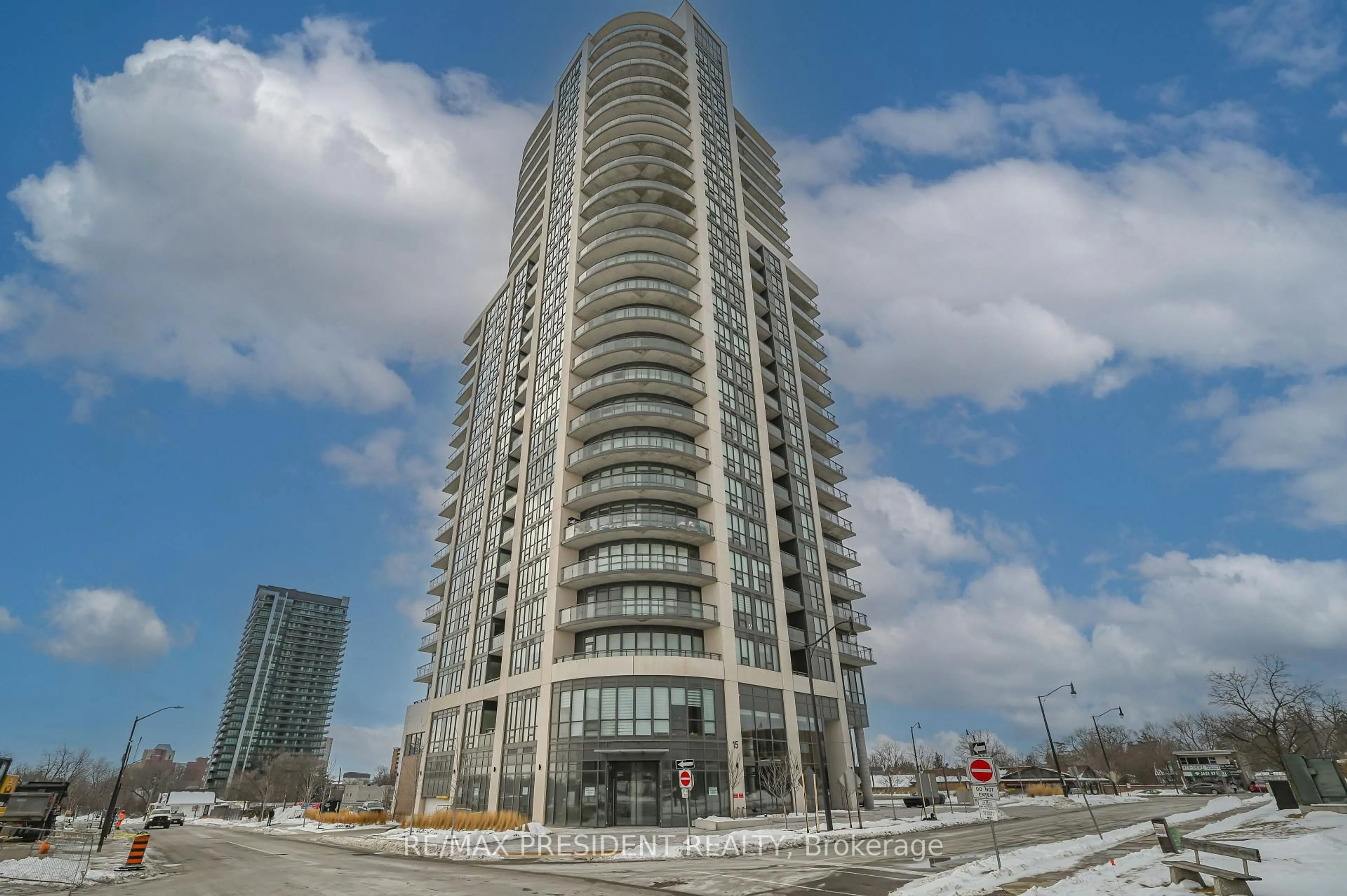 Indoor foyer for 15 Lynch St #902, Brampton Ontario L6W 2Z8