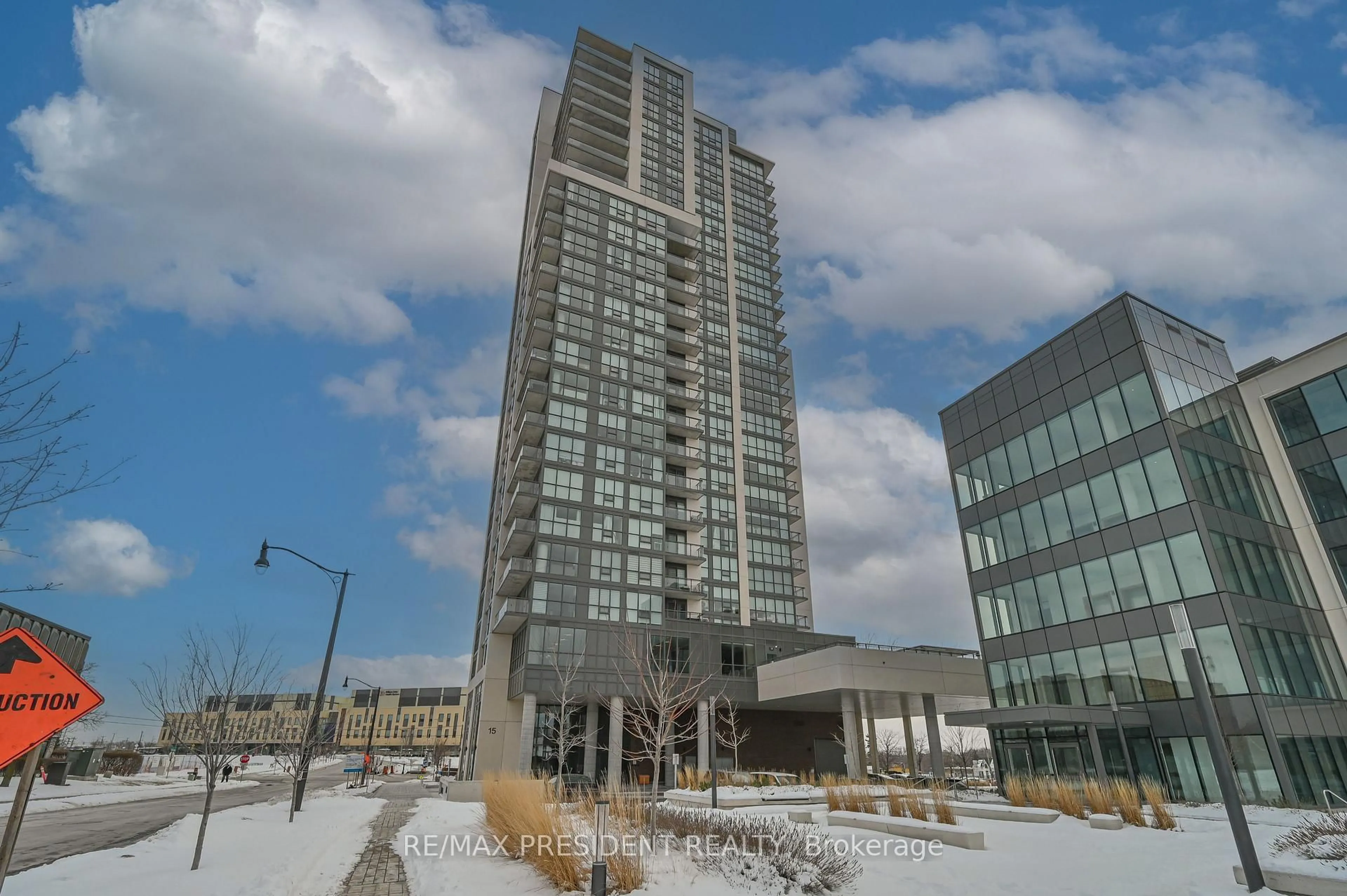 Indoor foyer for 15 Lynch St #902, Brampton Ontario L6W 2Z8