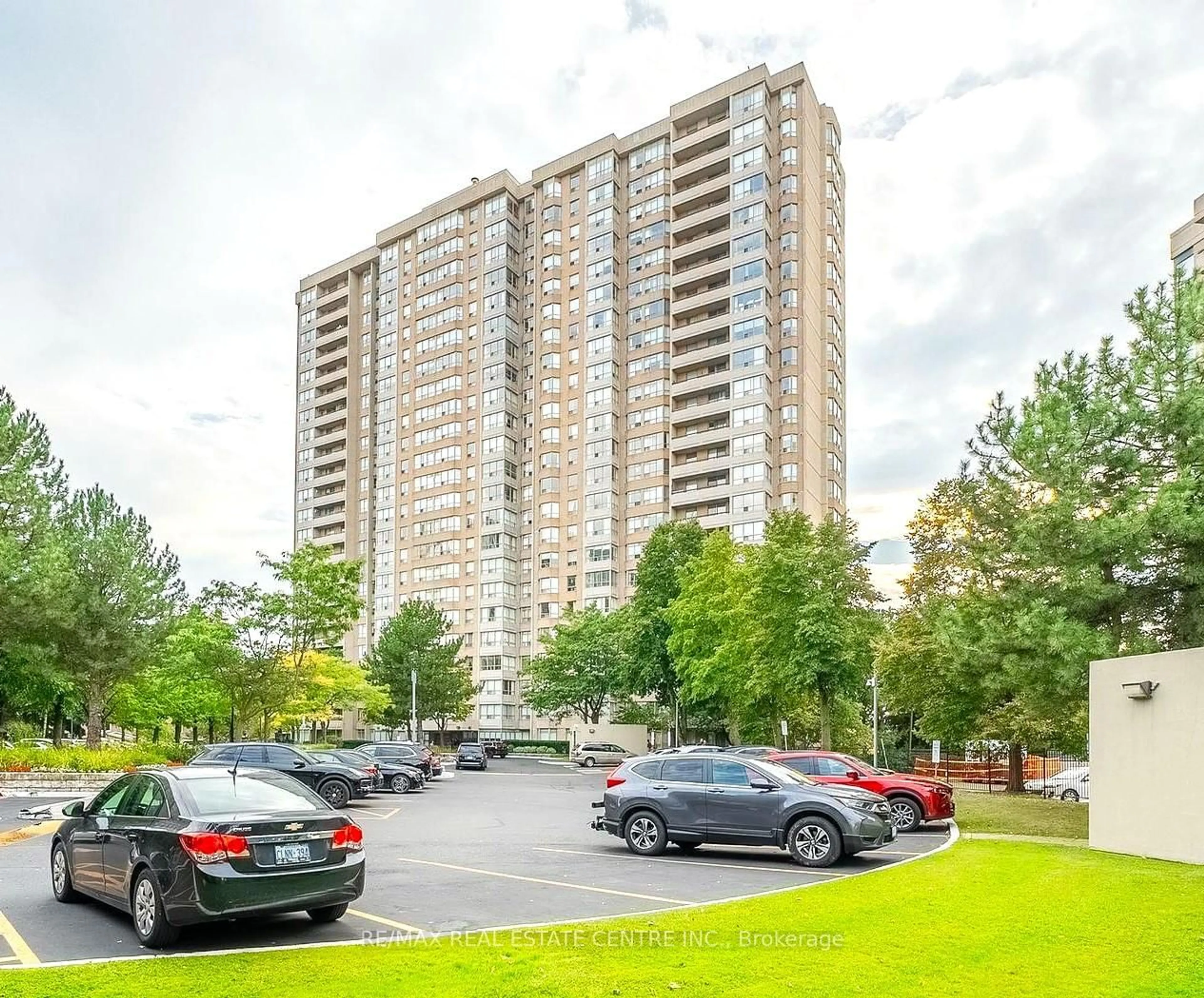 A pic from outside/outdoor area/front of a property/back of a property/a pic from drone, street for 30 Malta Ave #303, Brampton Ontario L6Y 4S5