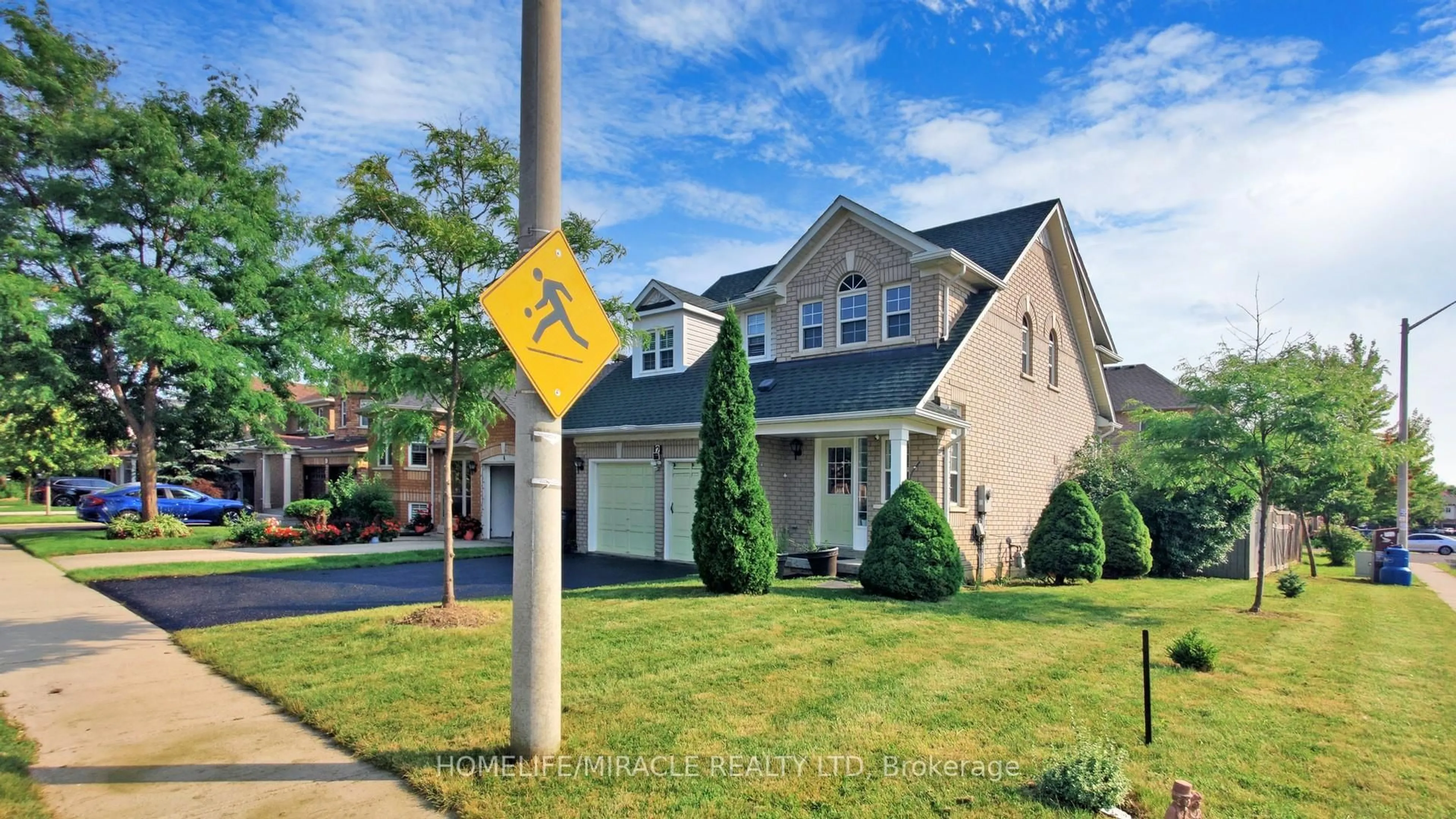 Home with vinyl exterior material, street for 2 Clovercrest Dr, Brampton Ontario L7A 2N4