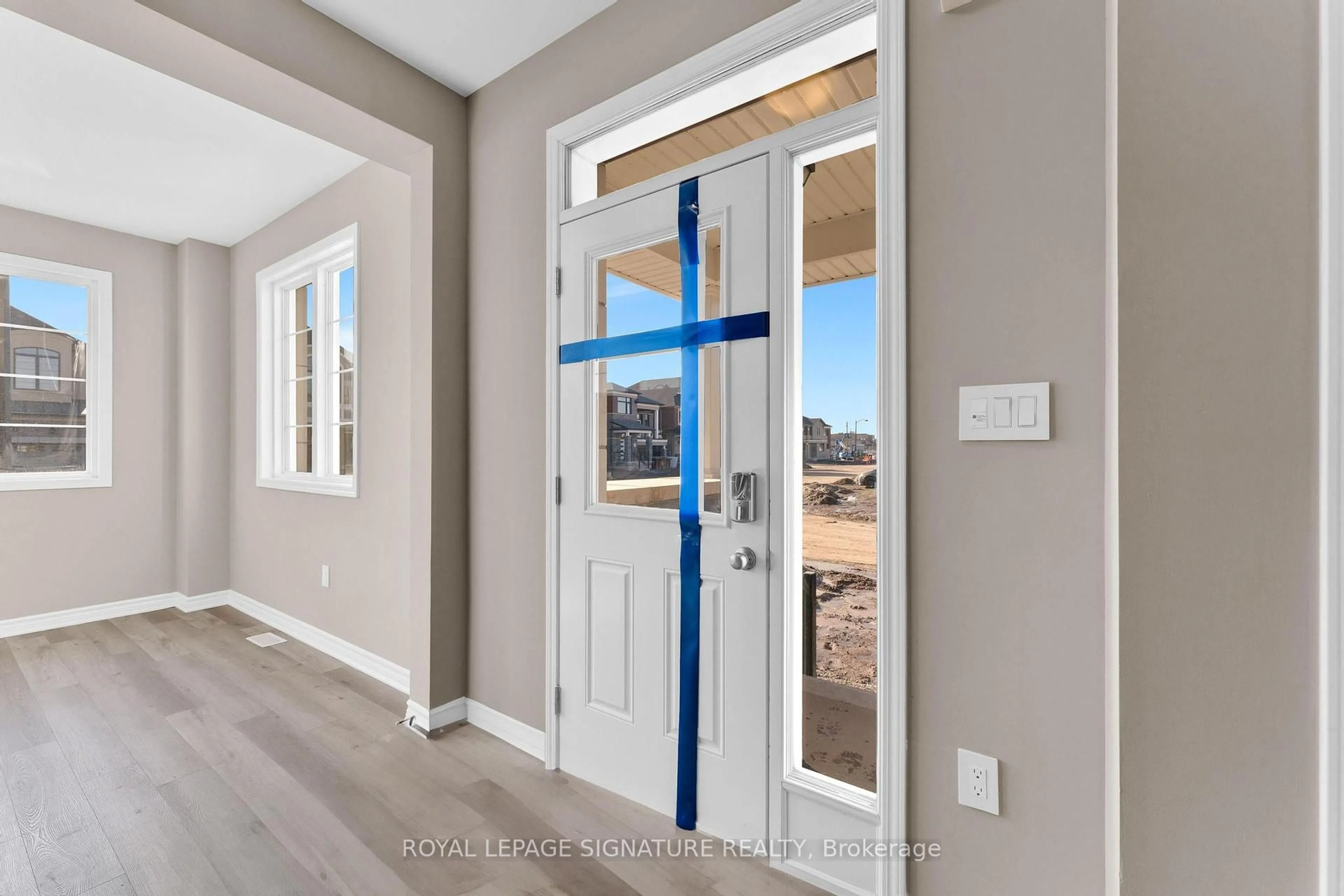 Indoor entryway for 1237 Ferguson Dr, Milton Ontario L9E 2E7