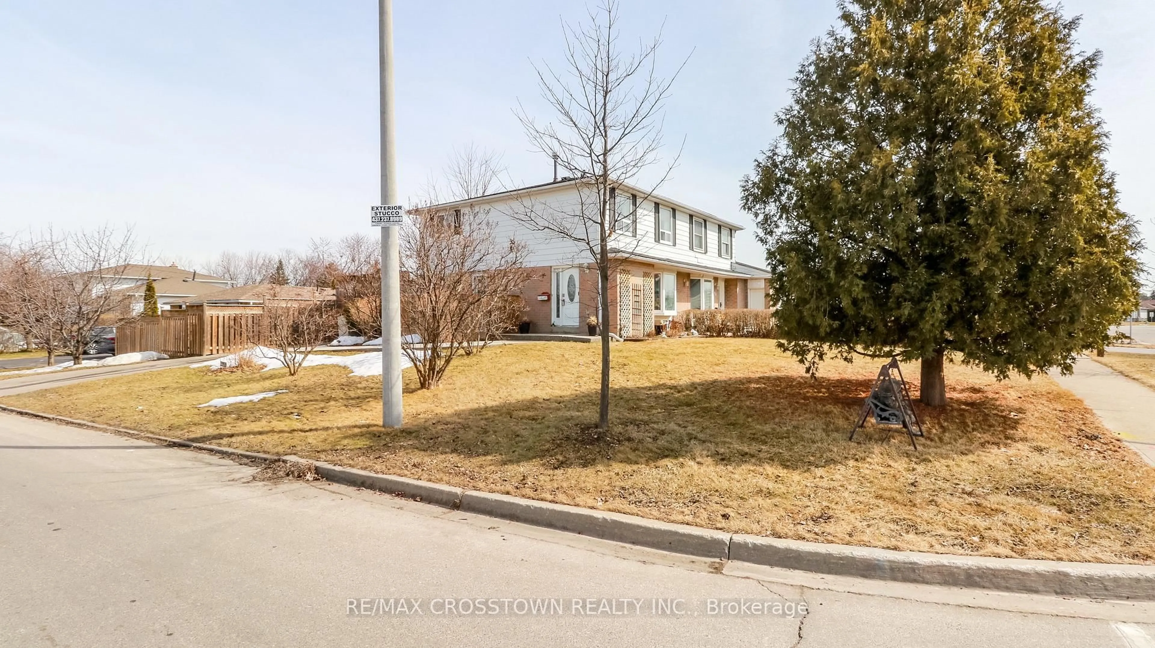 A pic from outside/outdoor area/front of a property/back of a property/a pic from drone, street for 2 Gatewood Dr, Brampton Ontario L6S 1Y9