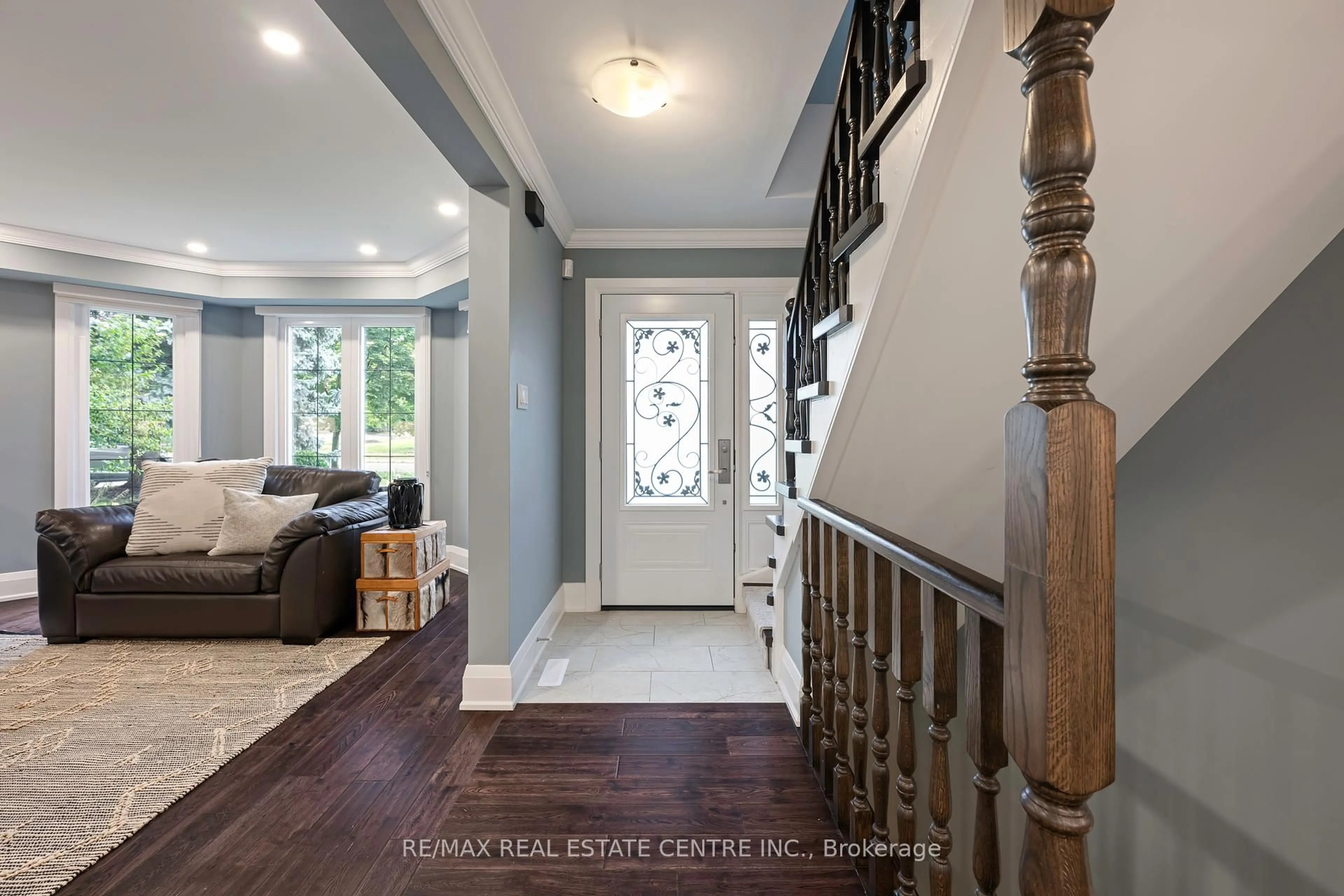 Indoor entryway for 101 Kenpark Ave, Brampton Ontario L6Z 3K5