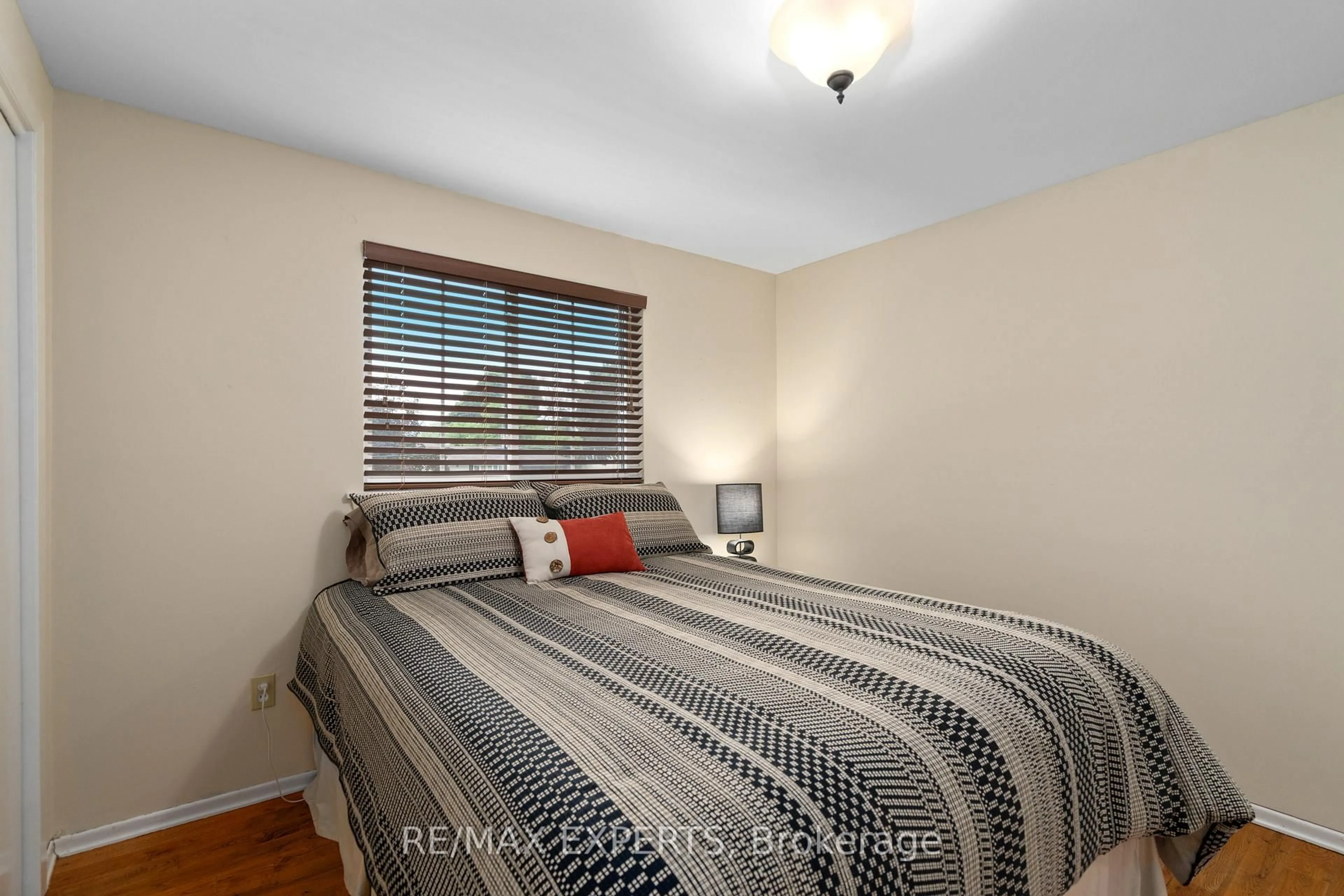 Bedroom with bed, unknown for 28 Hilltop Dr, Caledon Ontario L7C 1K7