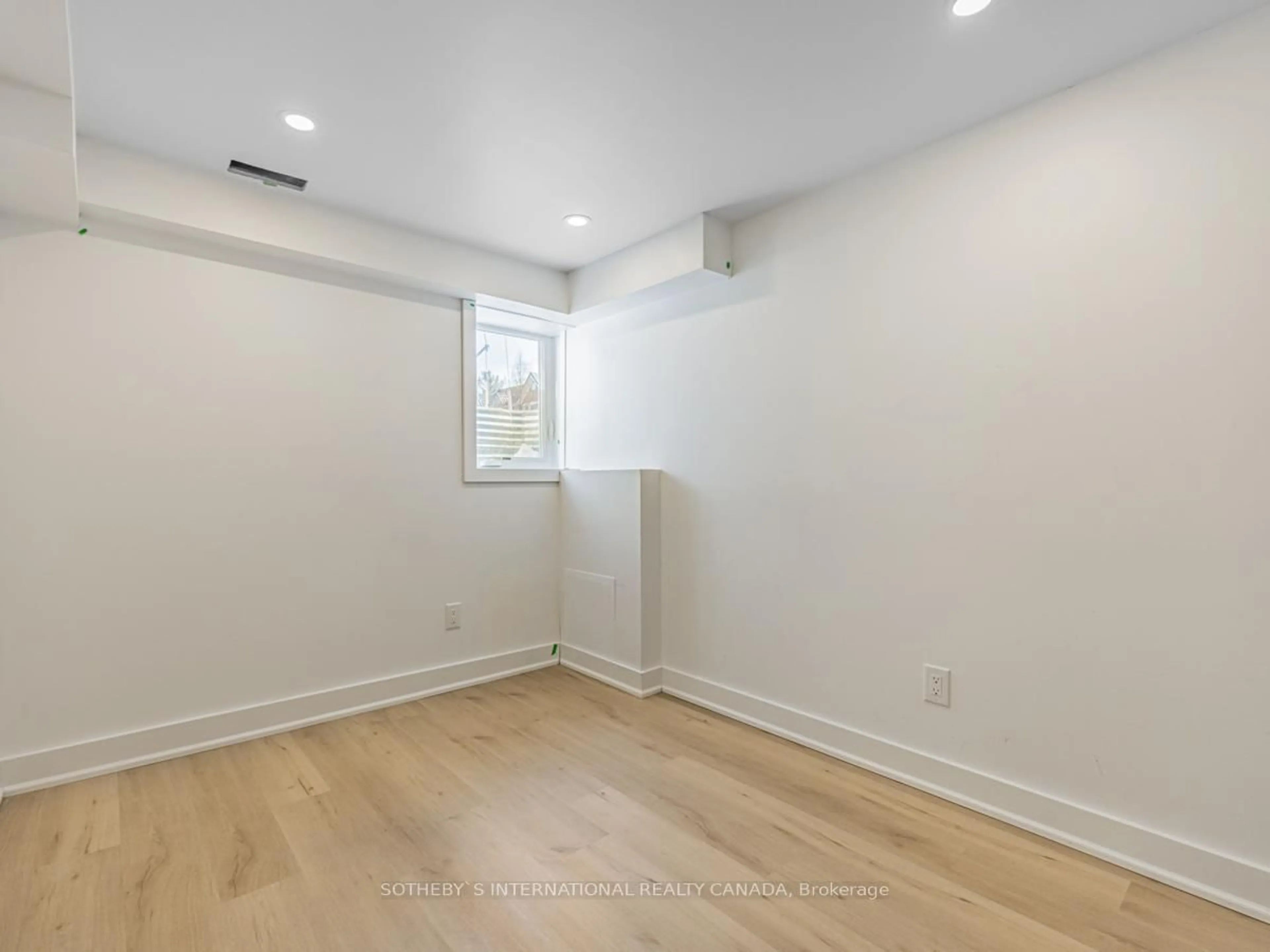 A pic of a room for 6 Twenty Fifth St, Toronto Ontario M8V 3P3
