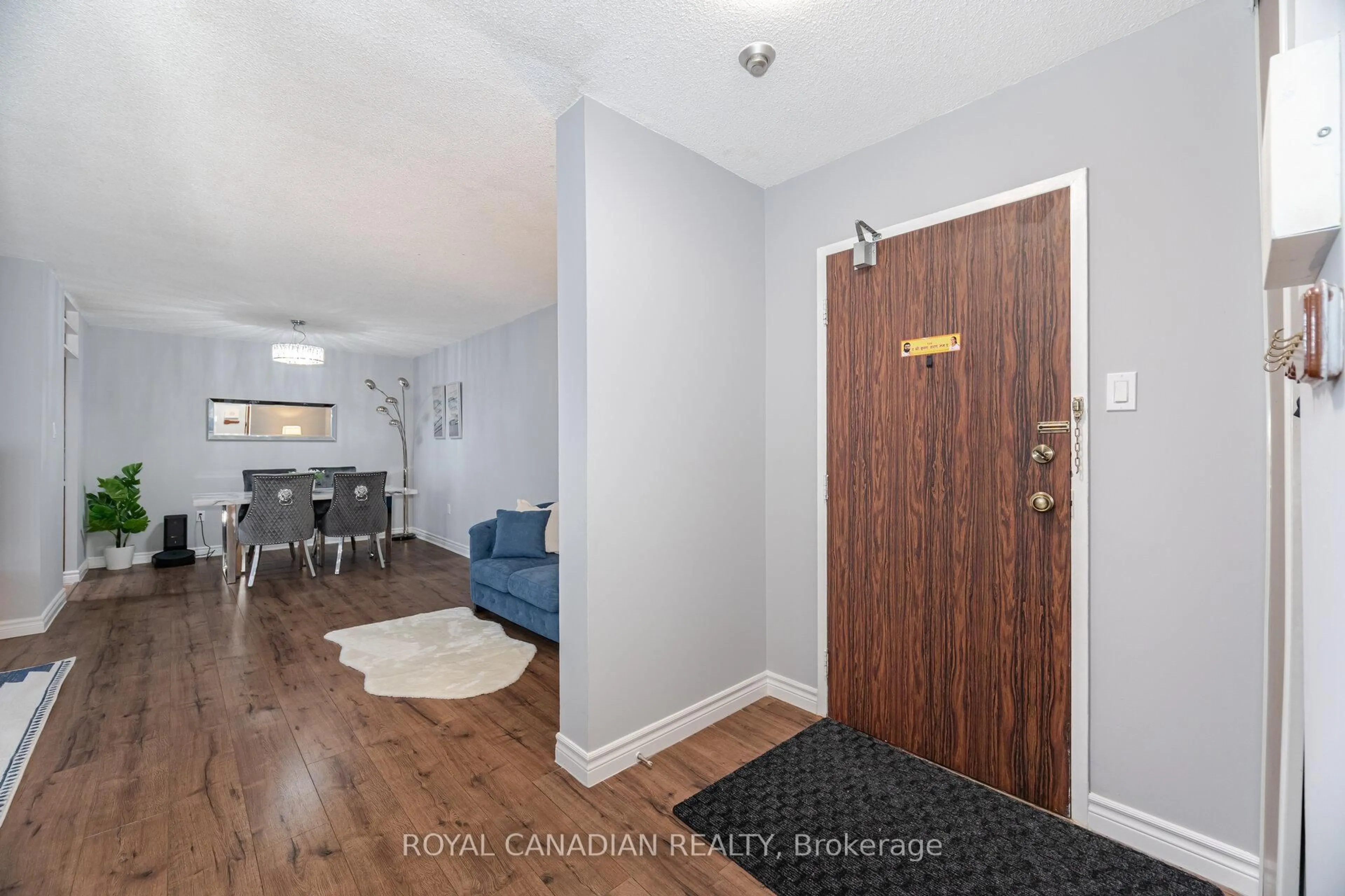 Indoor entryway for 17 Knightsbridge Rd #1605, Brampton Ontario L6T 3X9