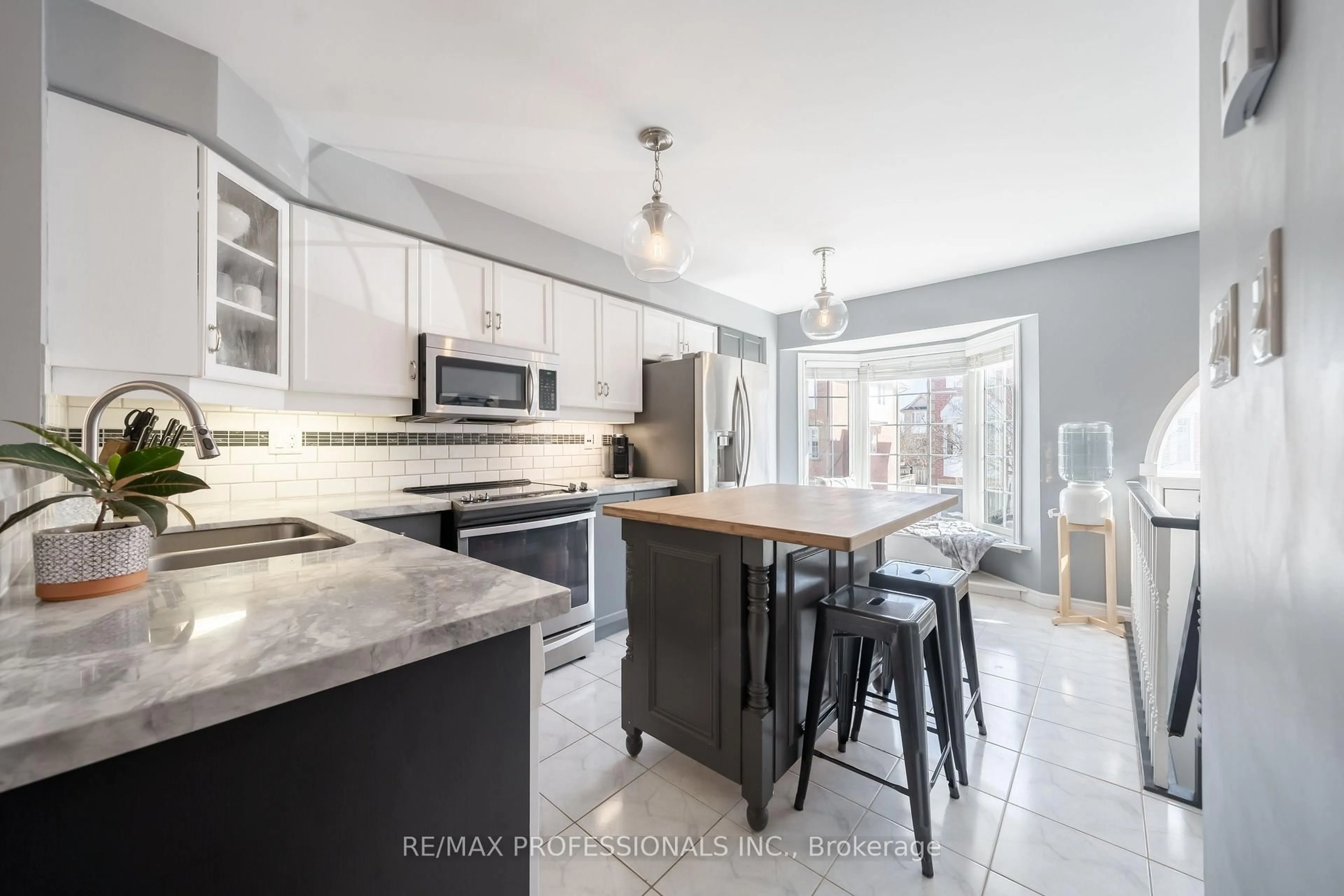 Open concept kitchen, ceramic/tile floor for 3480 Upper Middle Rd #27, Burlington Ontario L7M 4R7