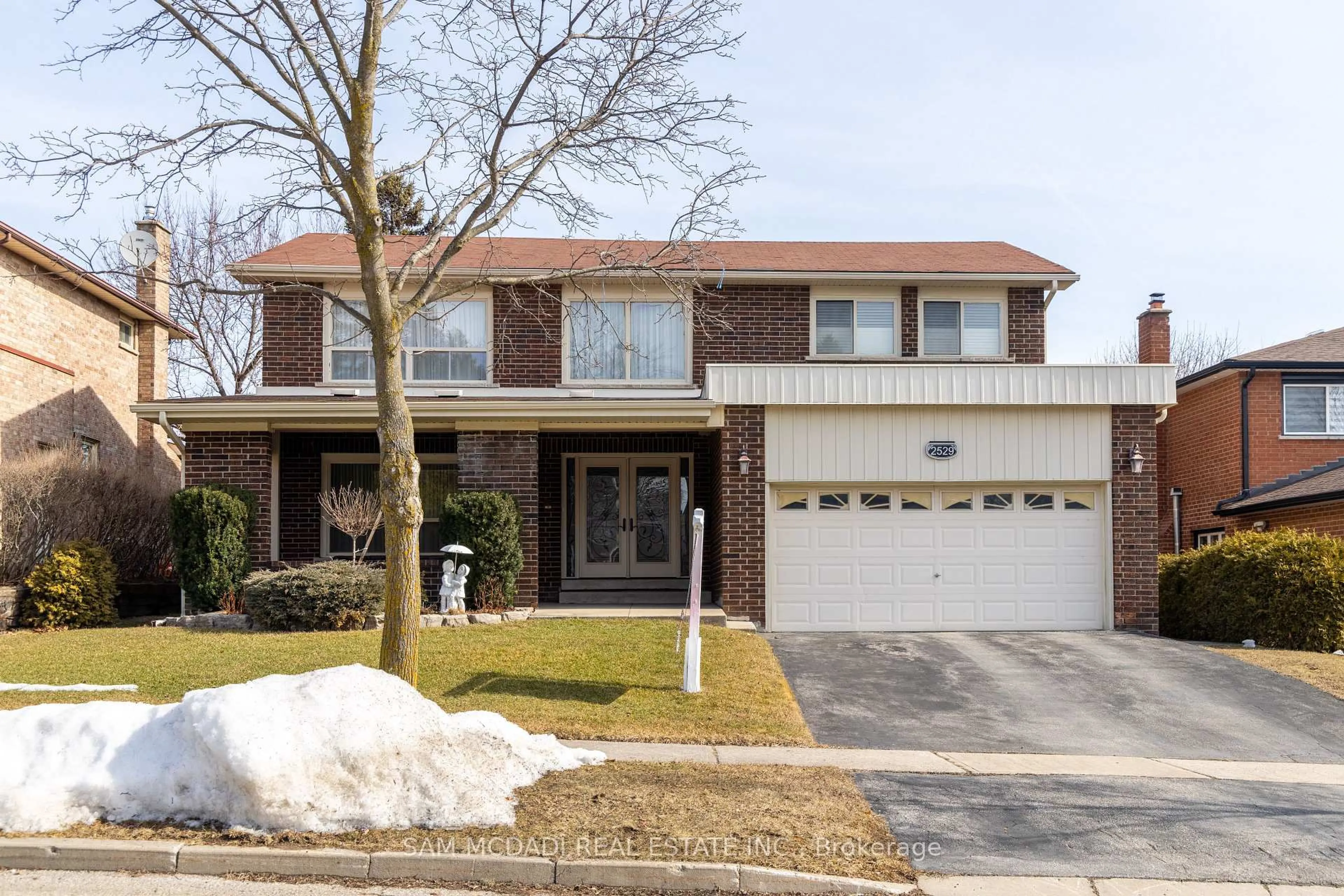 Home with brick exterior material, street for 2529 Claymore Cres, Mississauga Ontario L5C 3A2